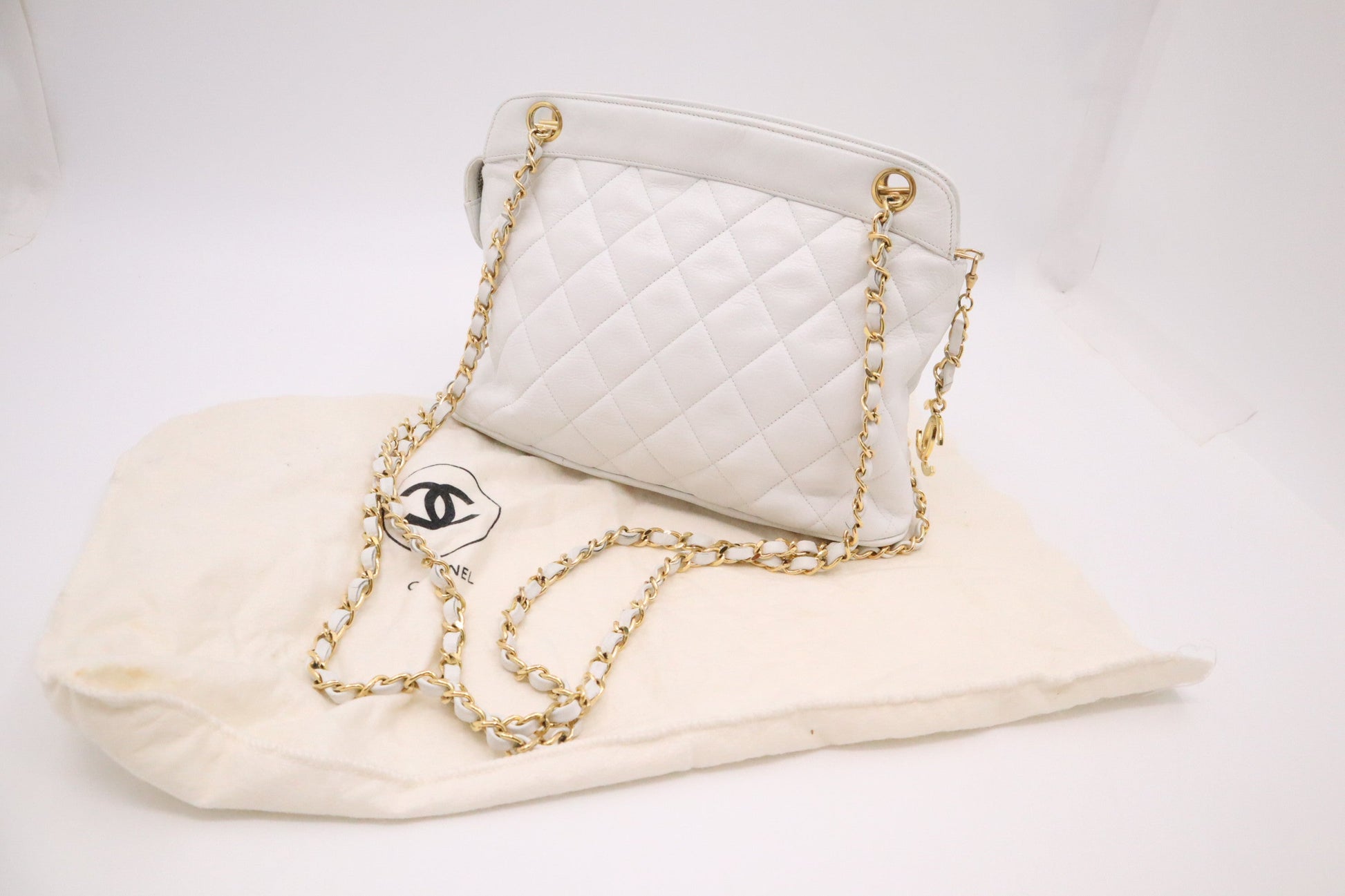 Chanel MattelassÃ© White Leather Shoulder Bag