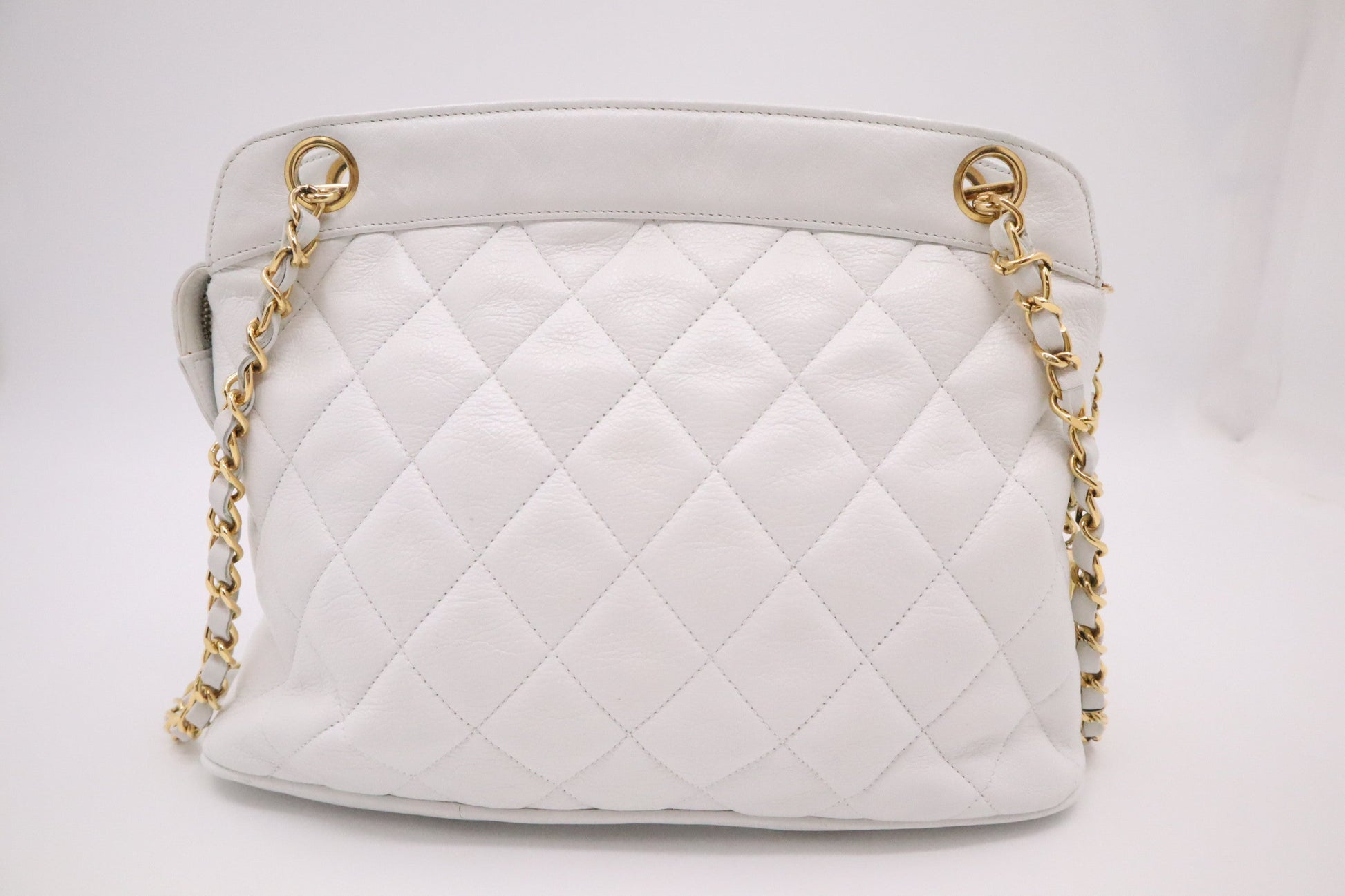 Chanel MattelassÃ© White Leather Shoulder Bag
