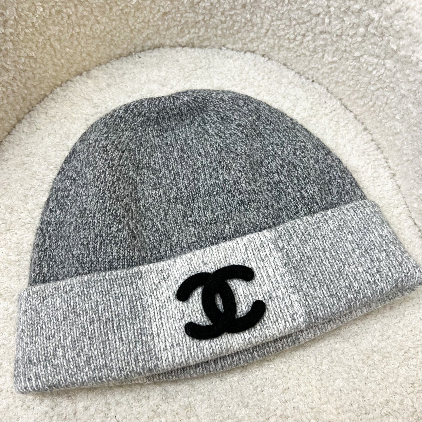 Chanel 25K Beanie With Cc Logo In Grey 100% Cashmere ( ) Bag