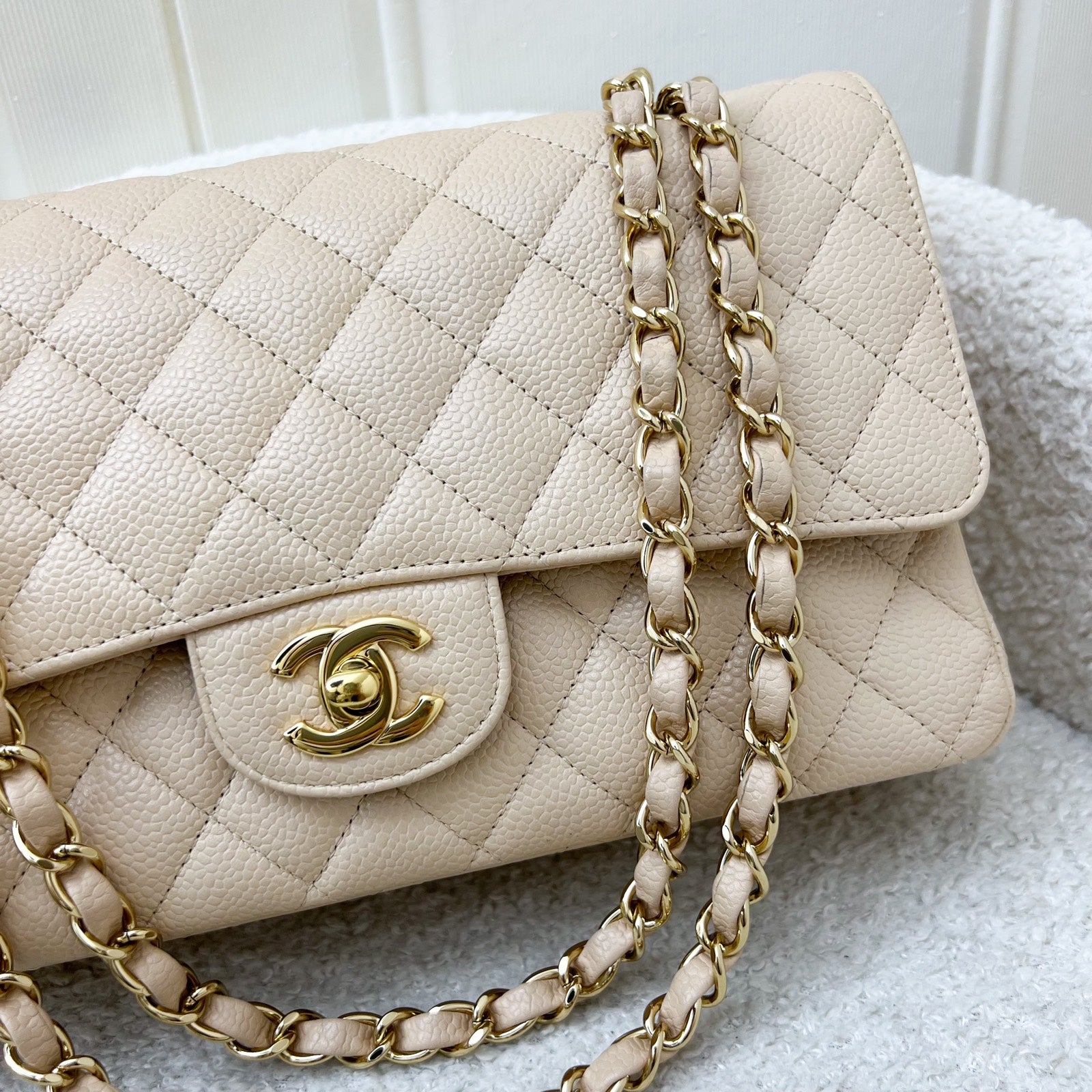 Chanel Medium Classic Flap Cf in Beige Caviar and Ghw Handbag