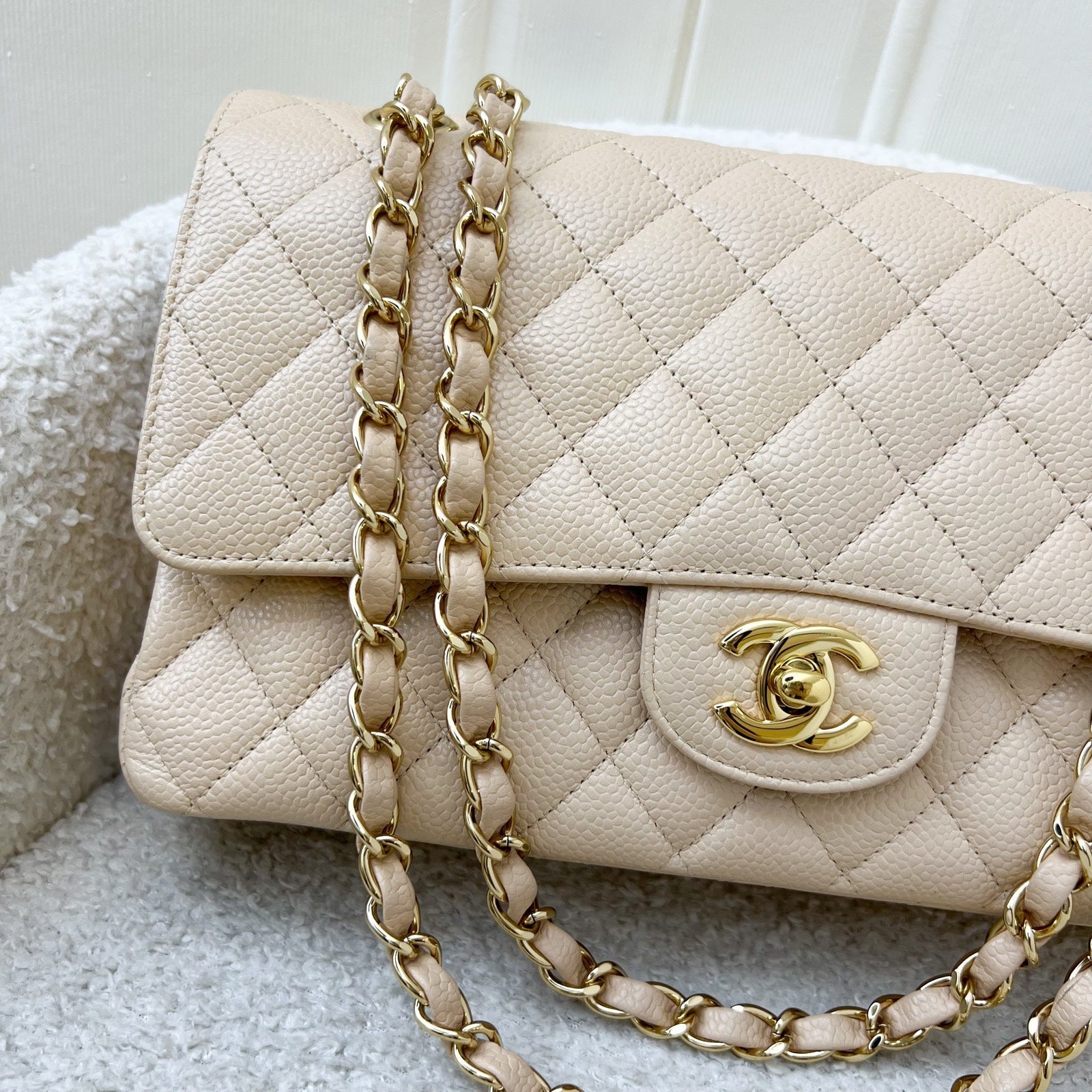 Chanel Medium Classic Flap Cf in Beige Caviar and Ghw Handbag