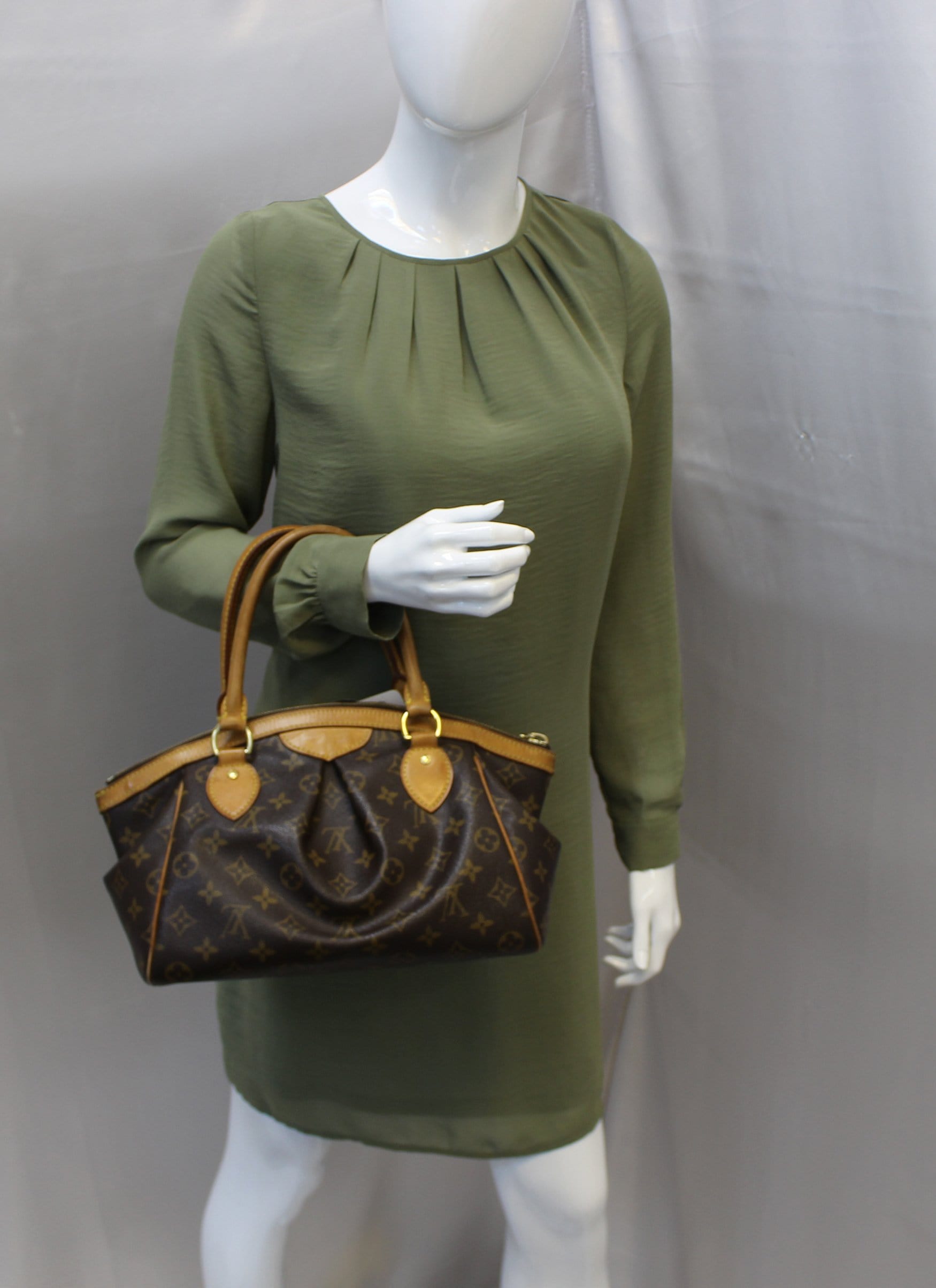 Louis Tivoli Pm Shoulder Handbag Monogram Shoulder Bag