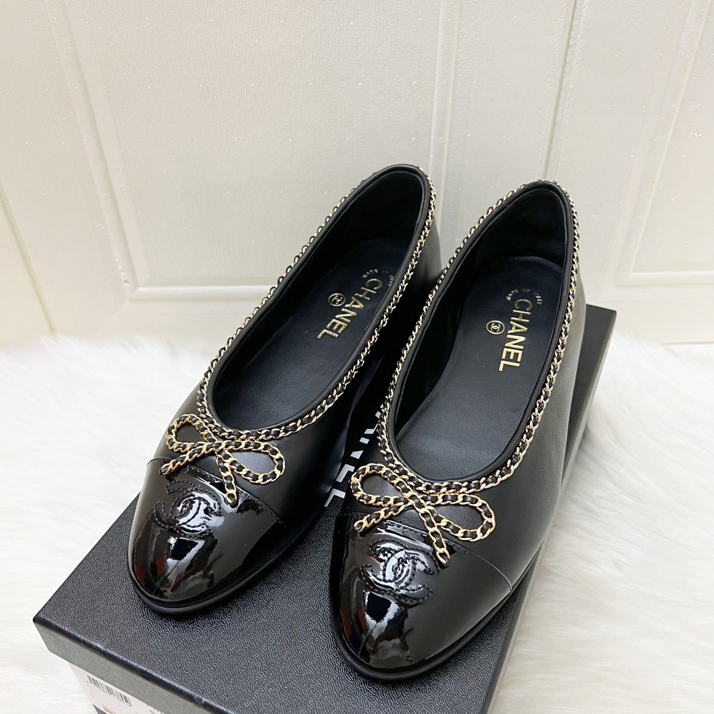Chanel 25B Classic Ballerina Pumps With Gold Tone Chain Details In Black Lambskin And Black Patent Calfskin Sz 39 ( ) Bag