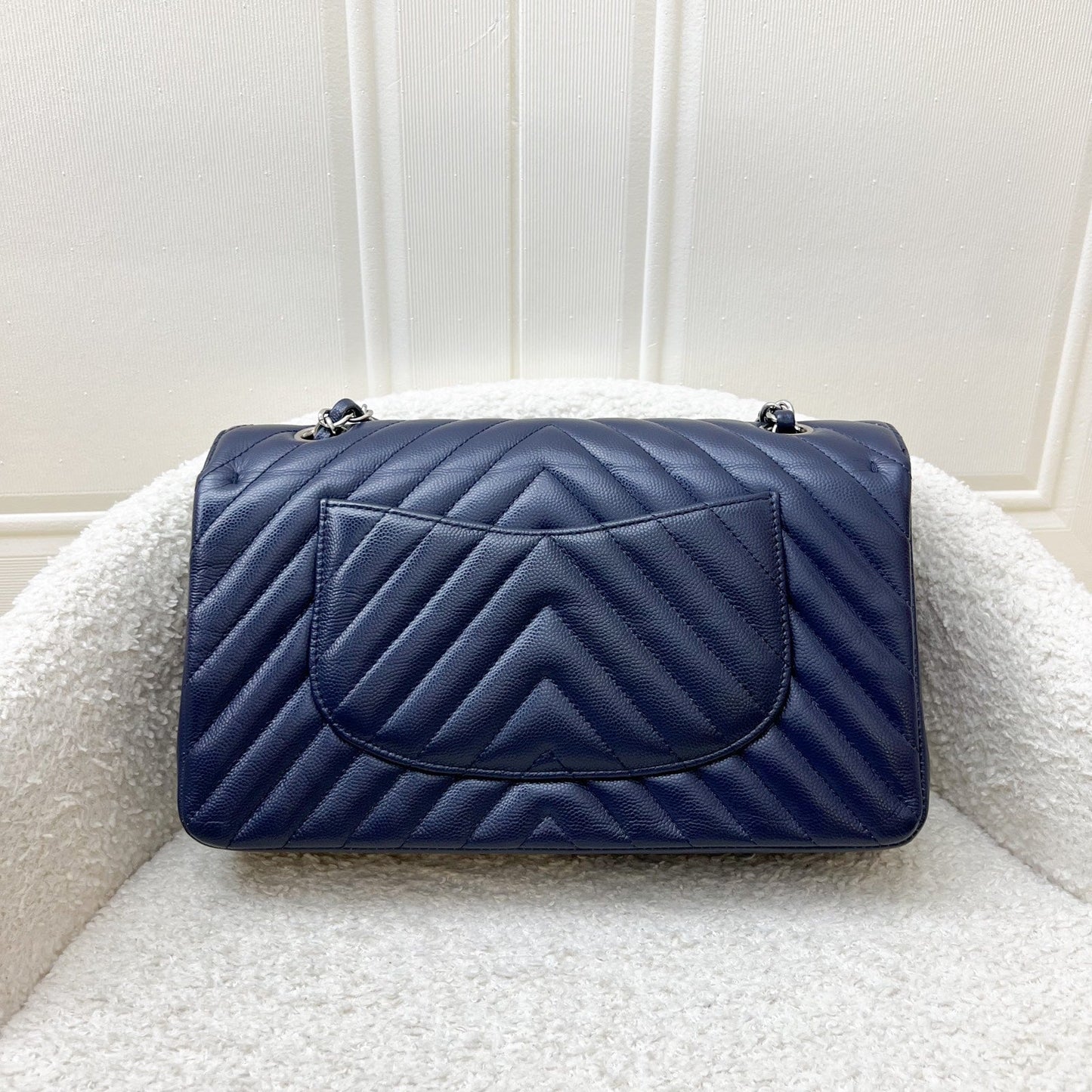 Chanel Medium Classic Flap Cf in Chevron Quilted Navy Caviar and Shw Handbag