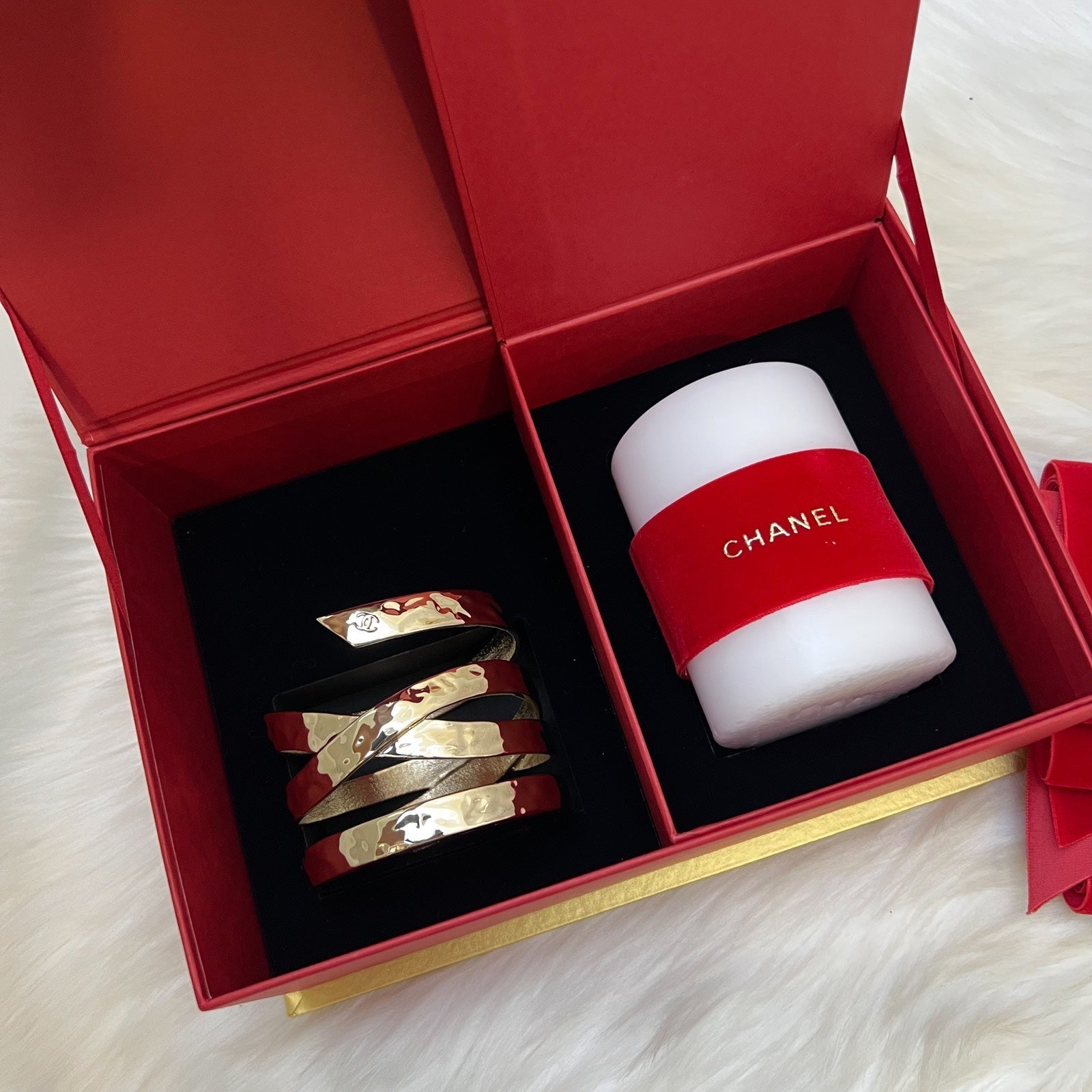 Chanel Year Of The Snake Vip Gift Candle And Holder Set In Gold Tone Hw Bag