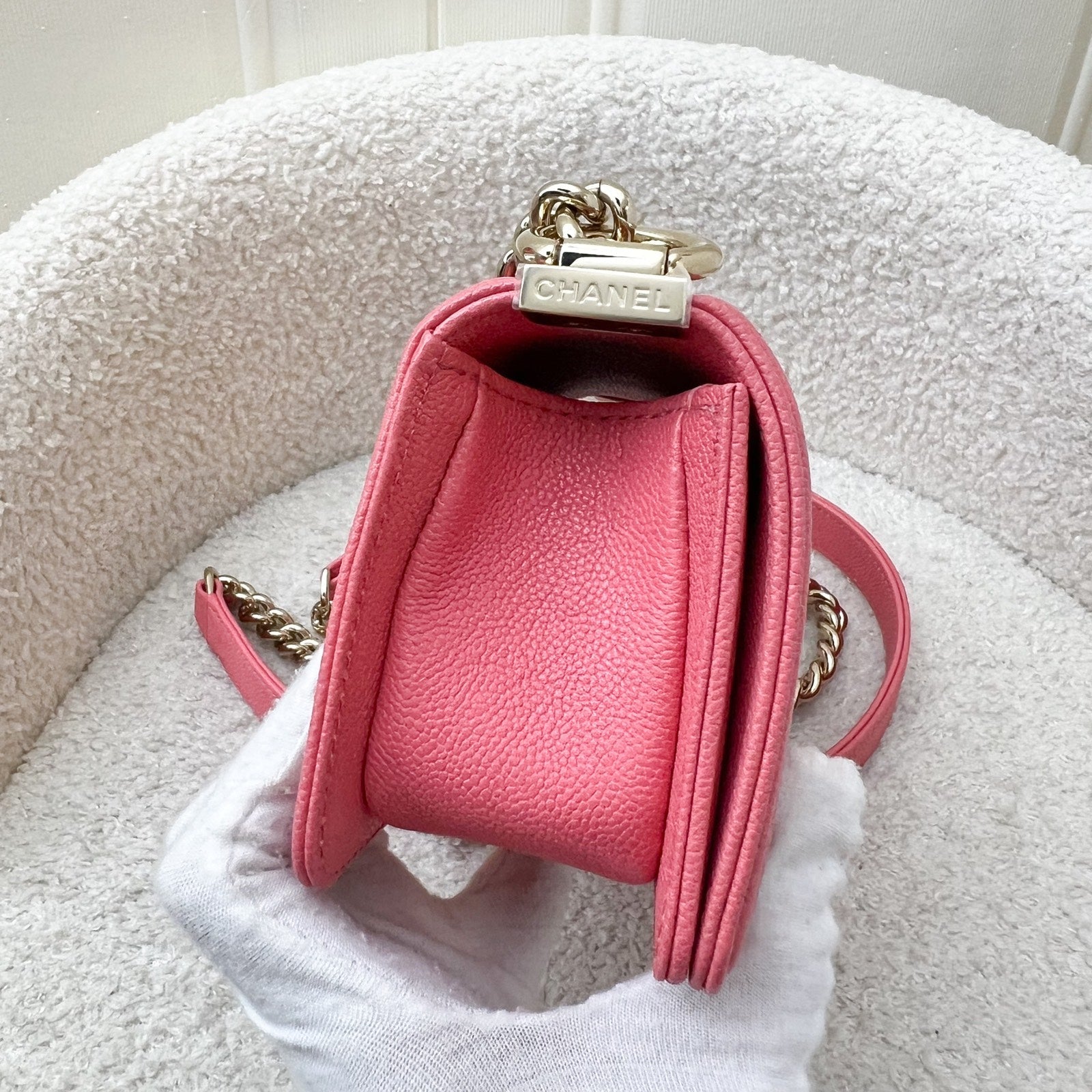 Chanel 22S Micro Boy In Chevron Coral Pink Caviar And Shiny Ghw ( ) Bag