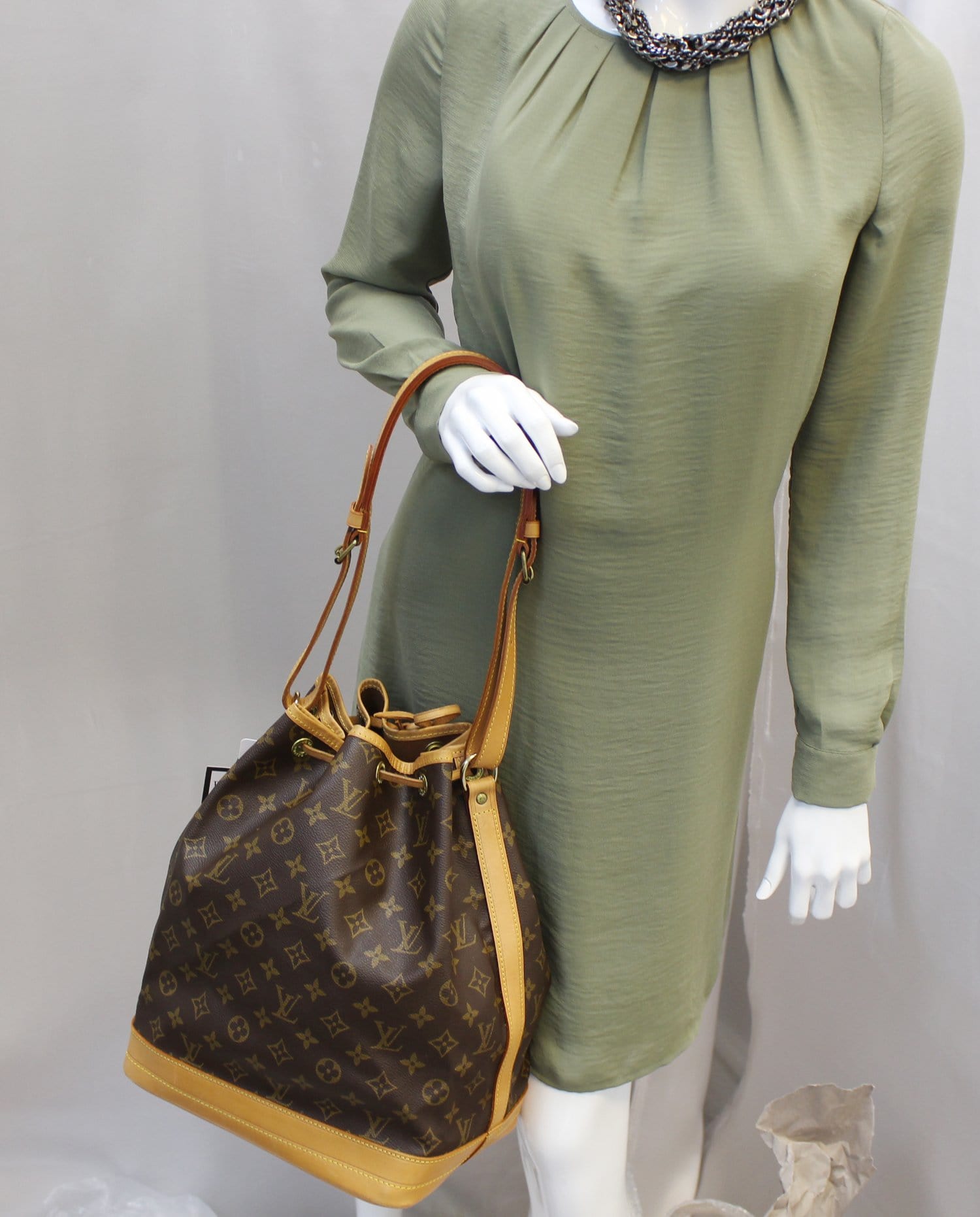 Louis Shoulder Bag Noe Shoulder Bag Canvas Monogram