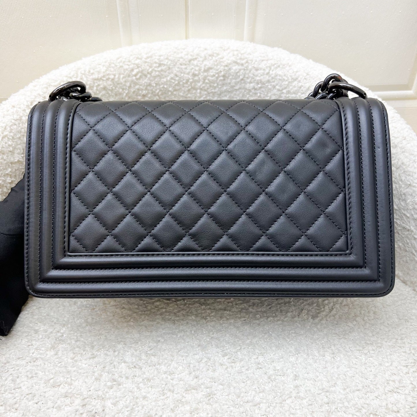 Chanel So Black Medium 25cm Boy Flap in Black Calfskin and Black HW (Model: A67086)