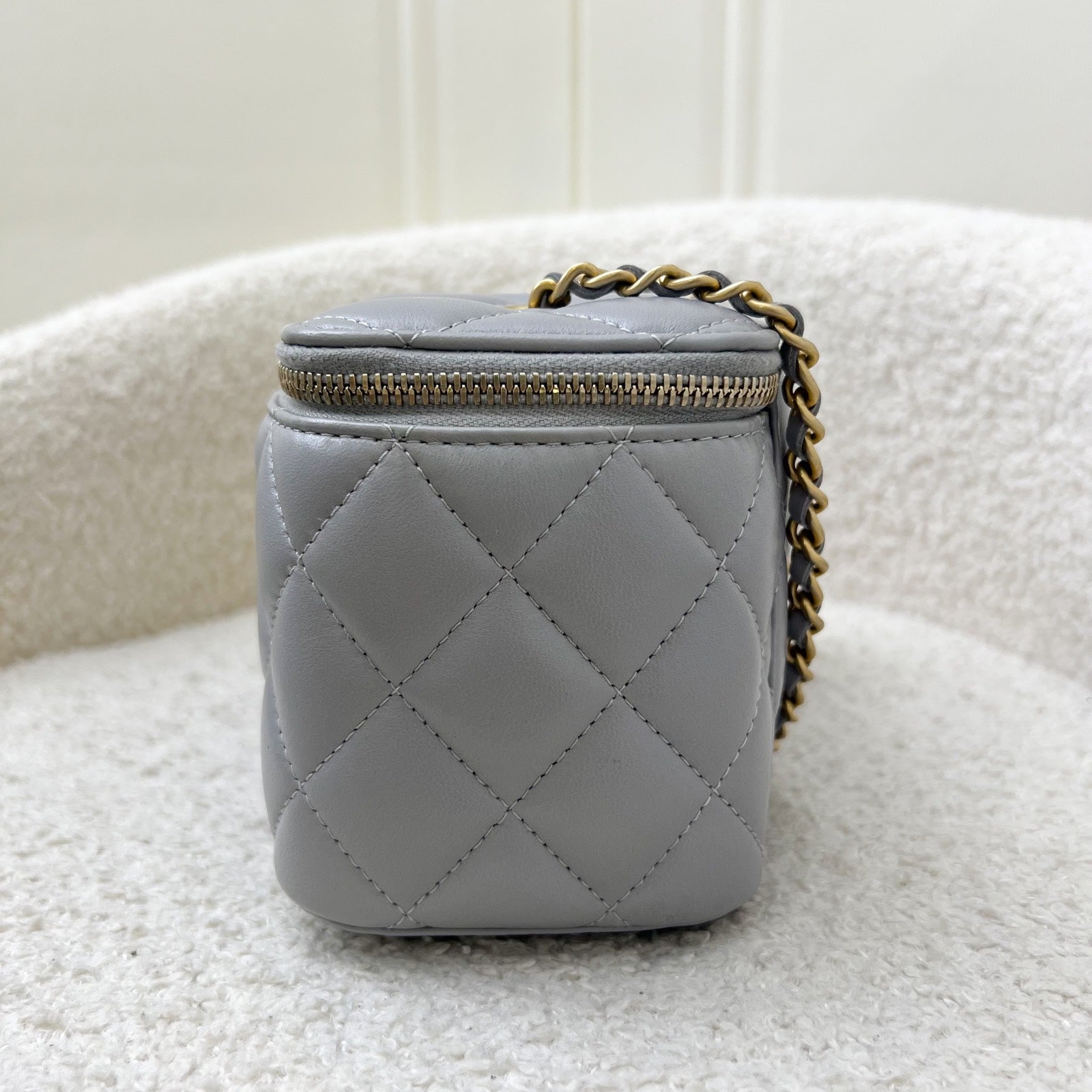 Chanel Pearl Crush Small Vanity in 21B Grey Lambskin and Aghw ( ) Handbag