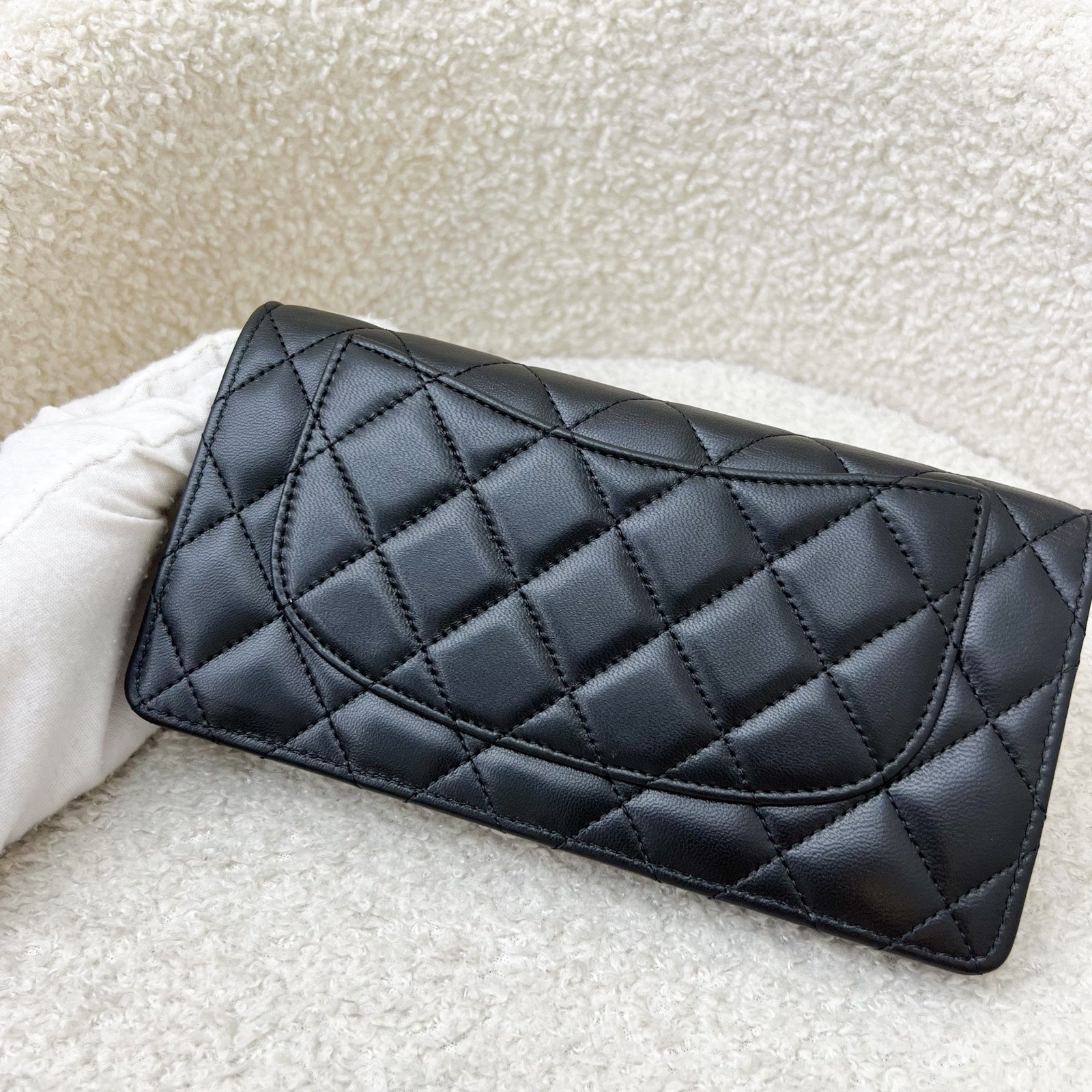 Chanel Yen Bifold Long Wallet In Black Lambskin And Shw Bag