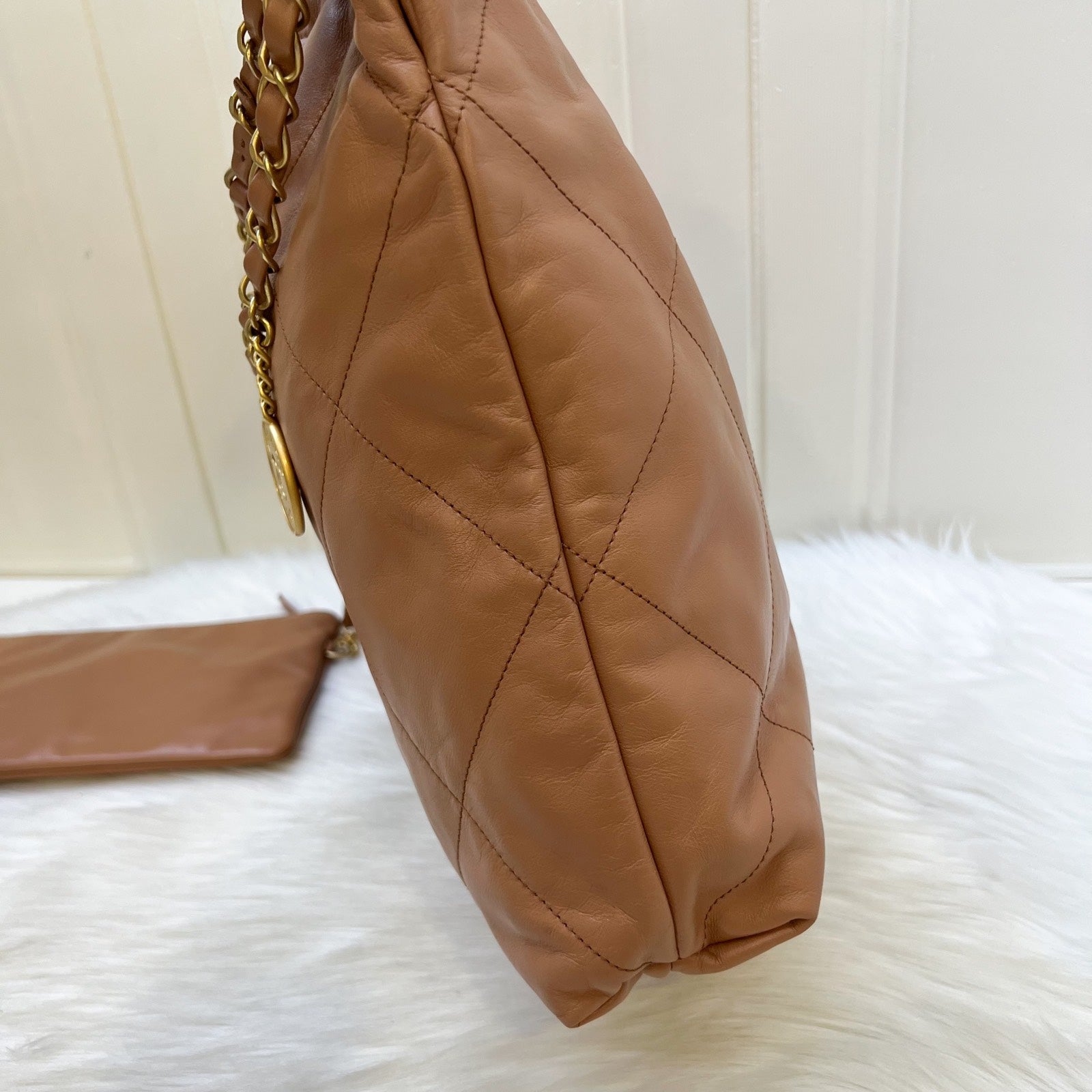 Chanel 22 Medium Hobo Handbag in Caramel Calfskin and Aghw