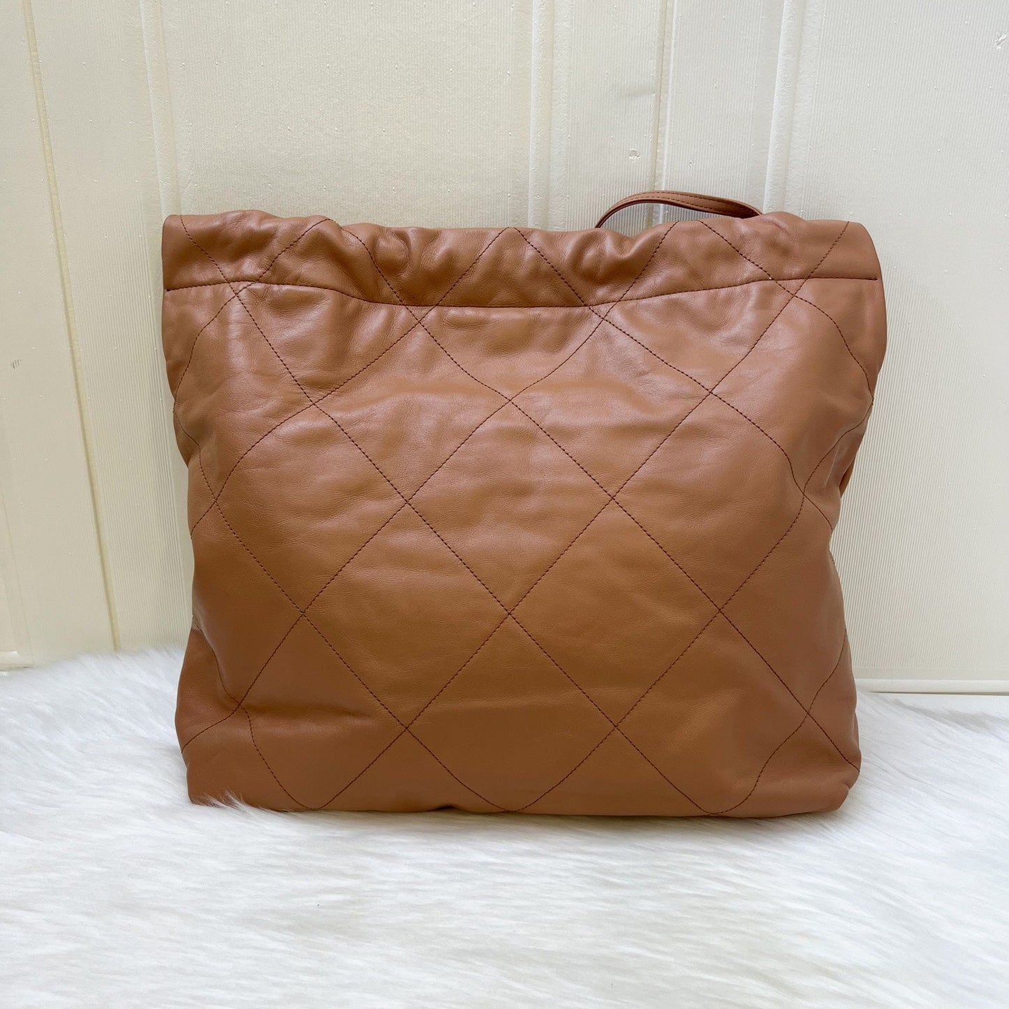 Chanel 22 Medium Hobo Handbag in Caramel Calfskin and Aghw