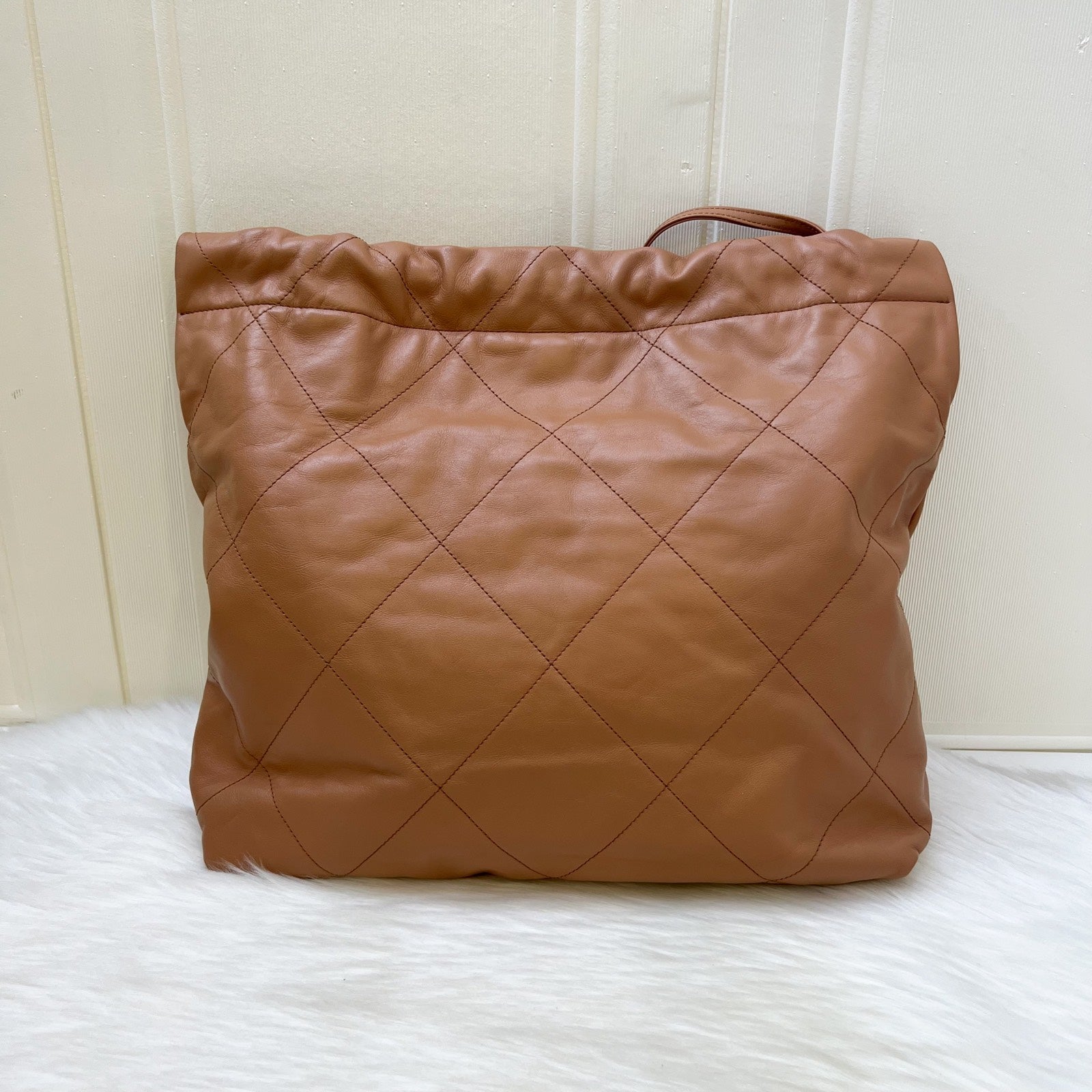 Chanel 22 Medium Hobo Handbag in Caramel Calfskin and Aghw