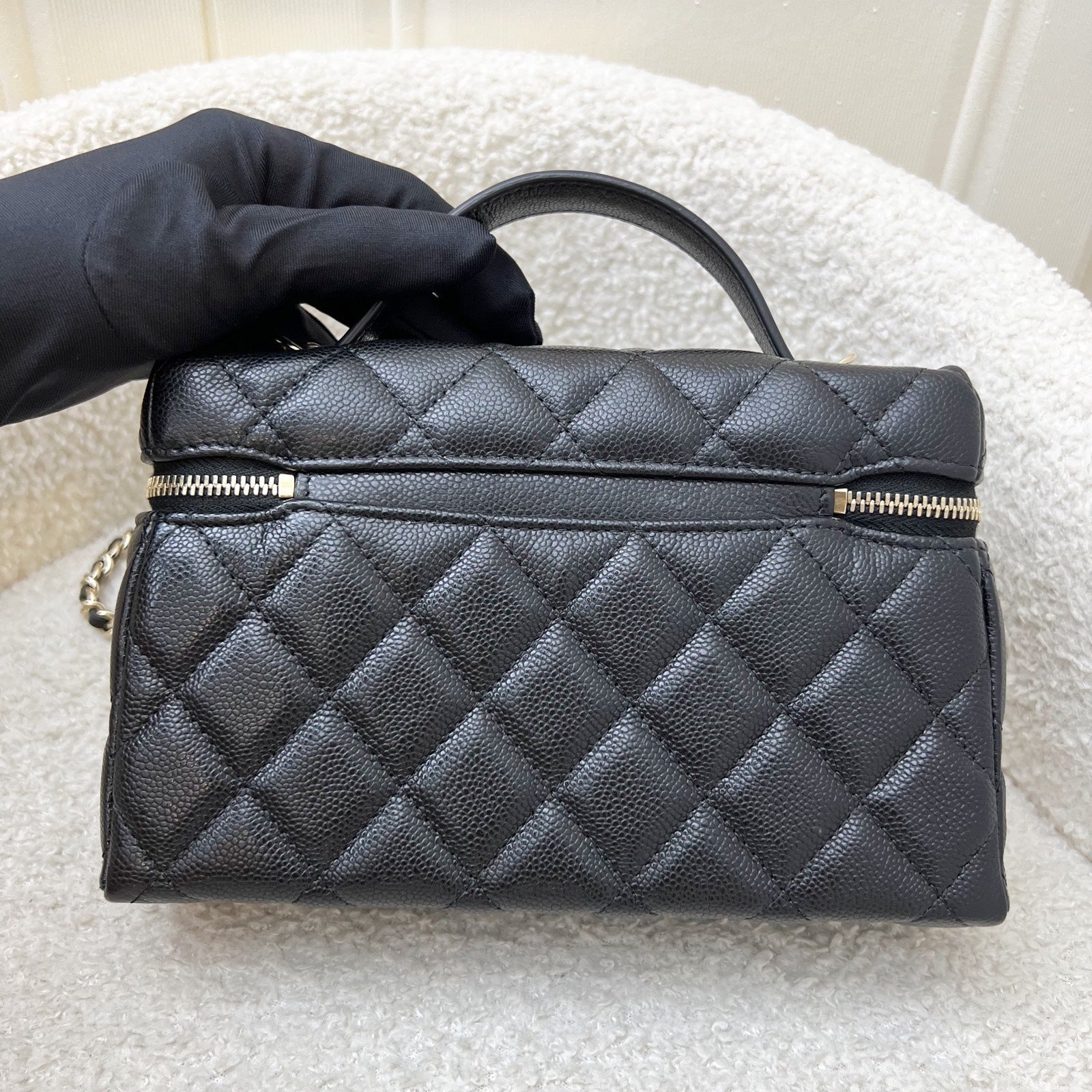 Chanel [New Local Jan ] 25C Vanity Clutch With Chain (Lp Style Bag) In Black Caviar And Lghw