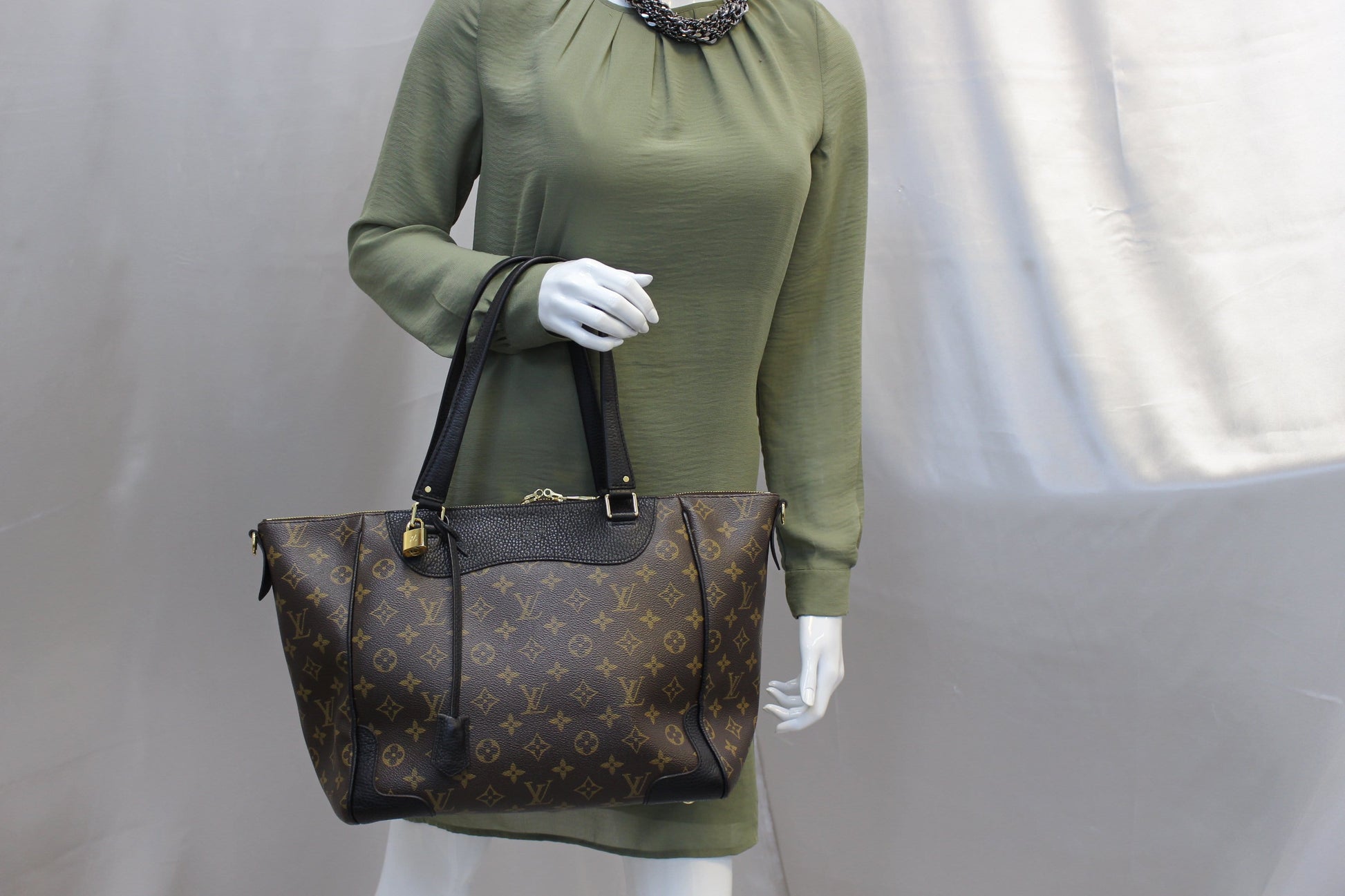 Louis Estrela Mm Nm Noir Shoulder Bag Monogram Black