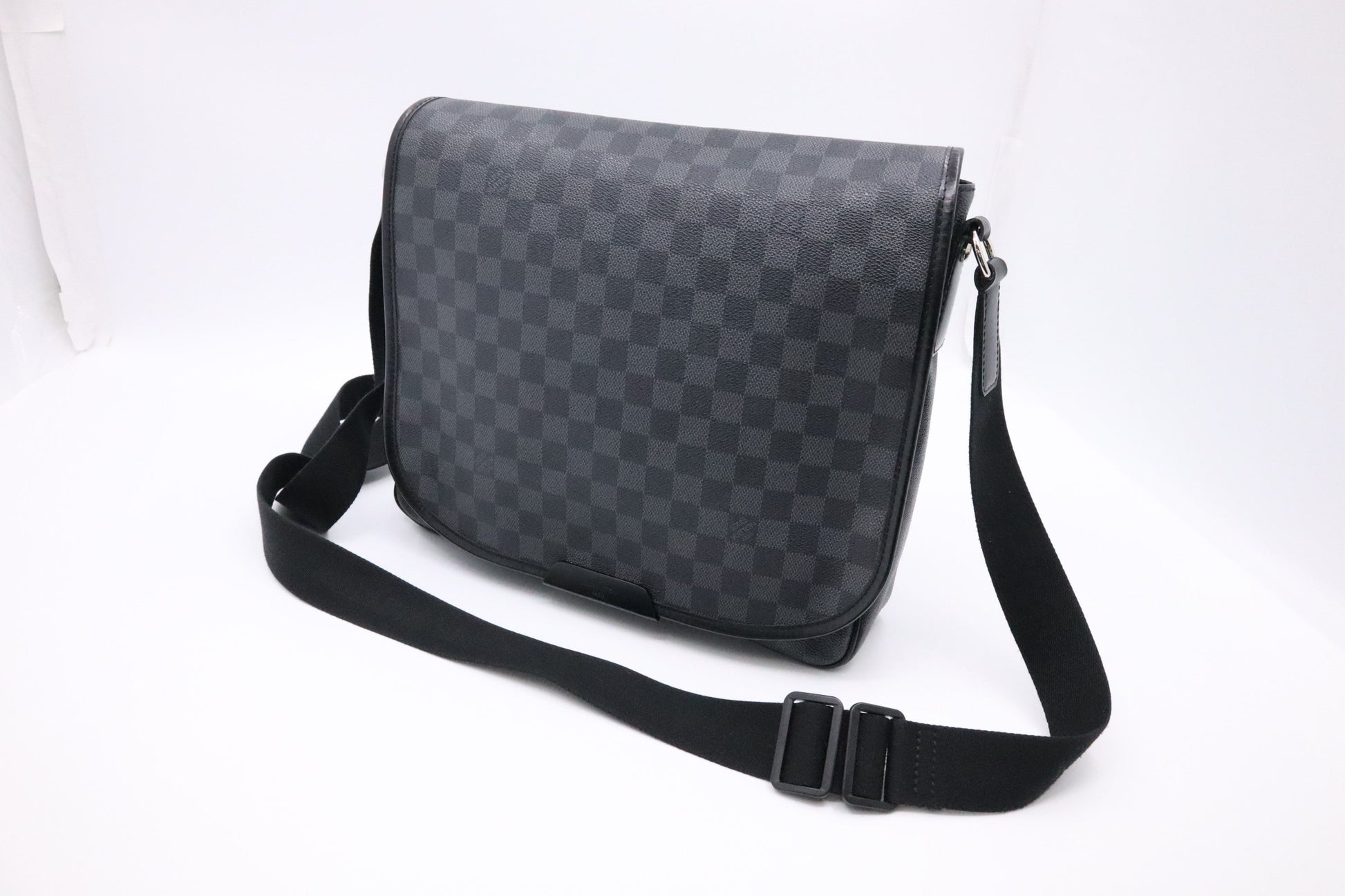 Louis Vuitton Daniel MM Graphite Damier Canvas Handbag