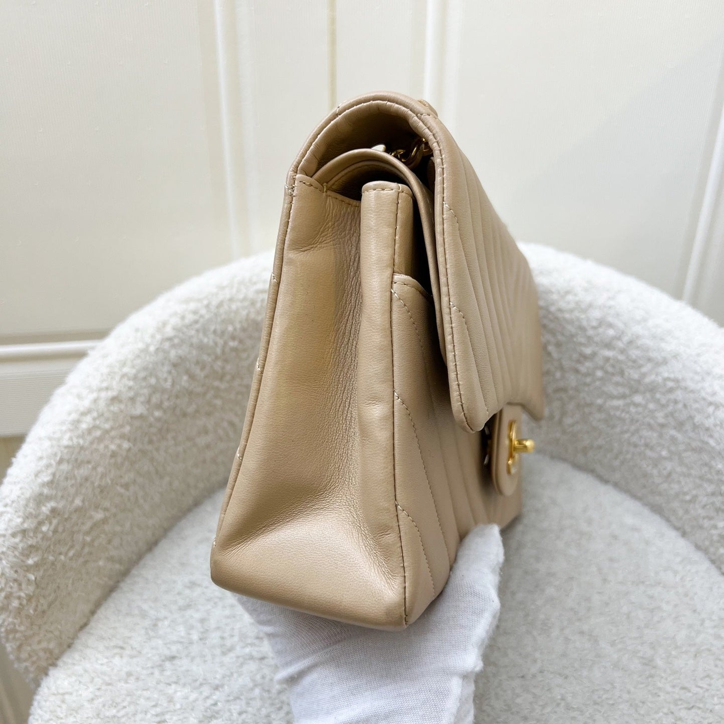 Chanel Medium Classic Flap Cf in Chevron Quilted Beige Lambskin and 24K Gold Plated Hw Handbag