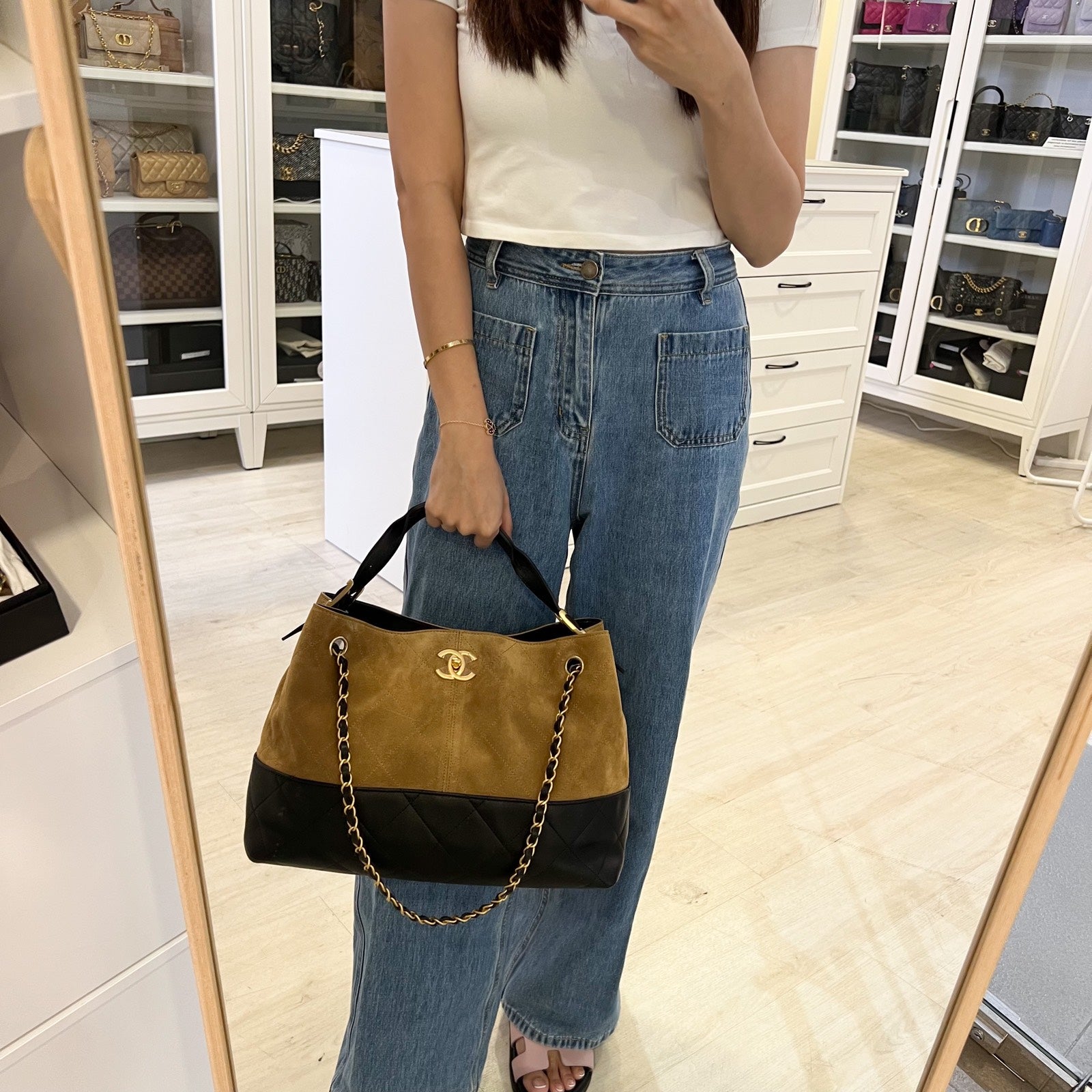 Chanel 25A Two Tone Tote Bag in Light Brown Suede,black Calfskin and Aghw