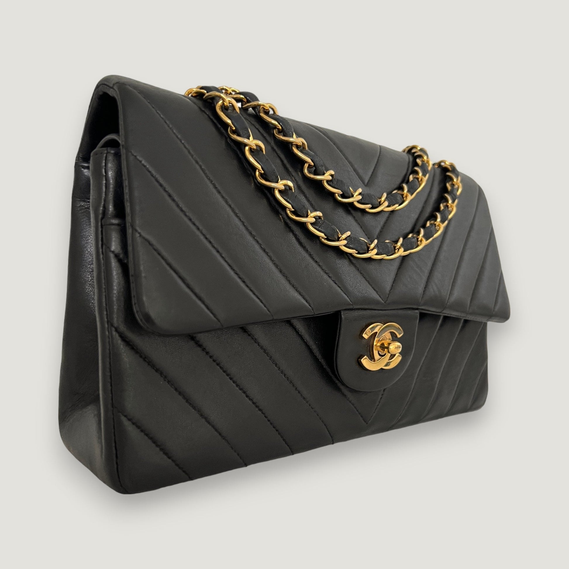 CHANEL CLASSIC MEDIUM BAG
