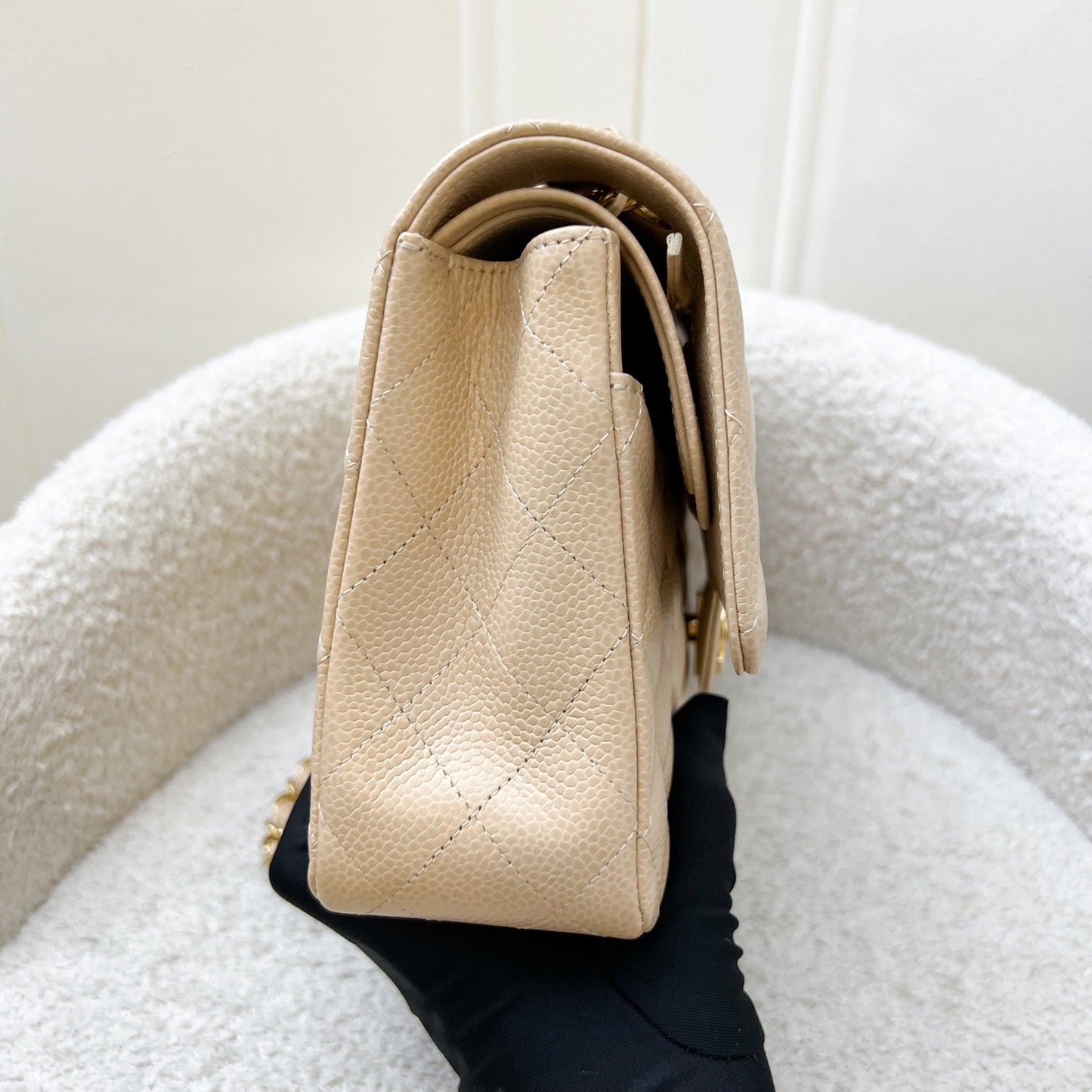 Chanel Medium Classic Flap Cf in Beige Caviar and Ghw Handbag