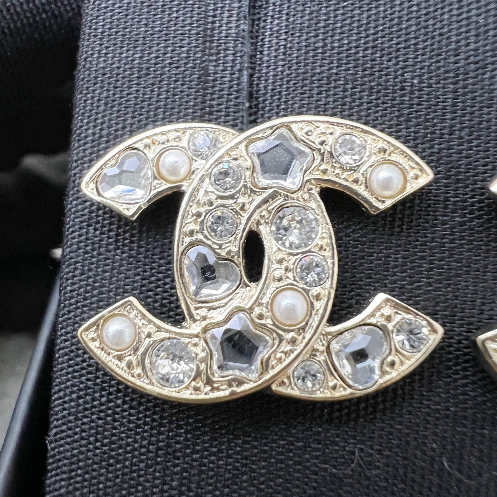 Chanel 25P CC Logo Earrings with Diamantes in Lghw