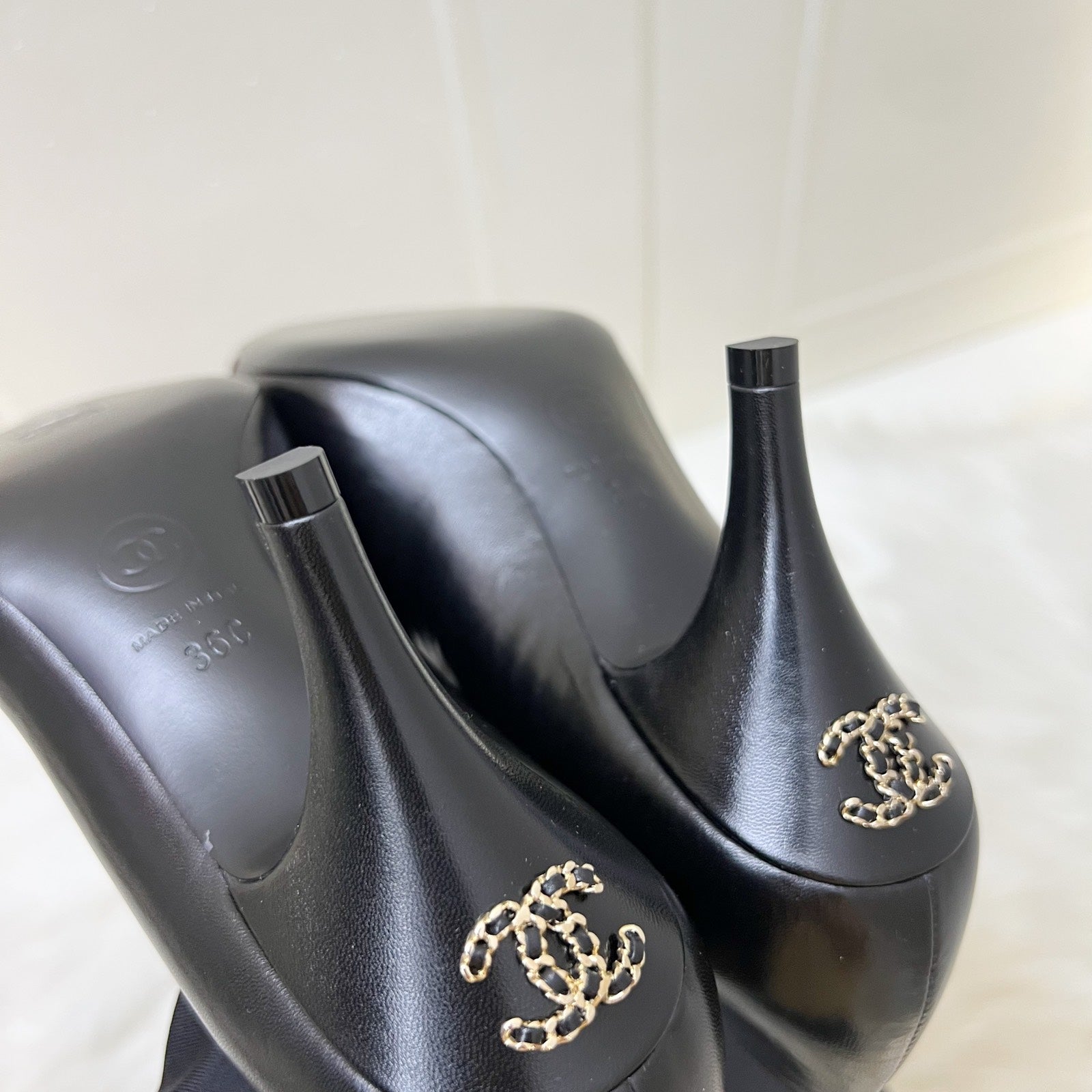 Chanel Heeled Pumps in Black Leather for Women