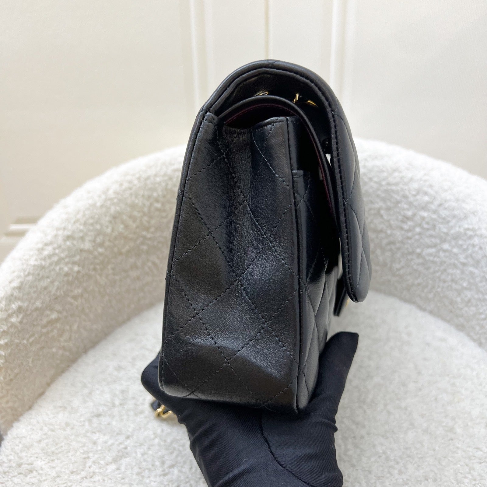 Chanel [local Set 2022] Medium Classic Flap Cf in Black Lambskin and Ghw ( ) Handbag