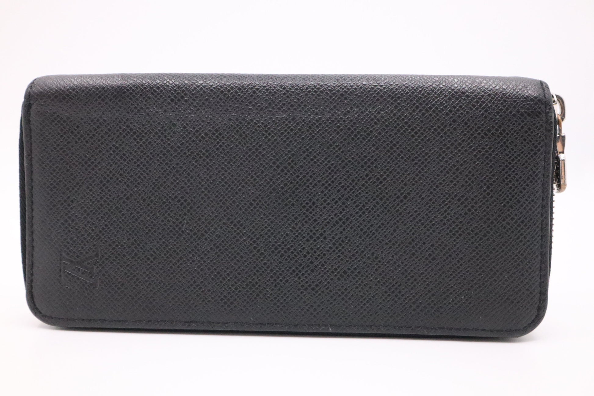 Louis Vuitton Vertical Zippy Taiga Black Leather Handbag