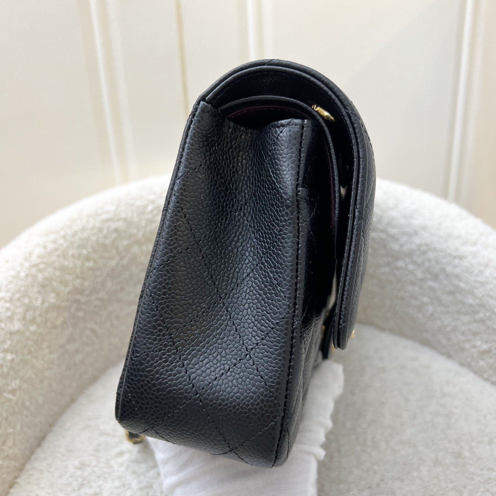 Chanel Medium Classic Flap Cf in Black Caviar and Ghw ( ) Handbag