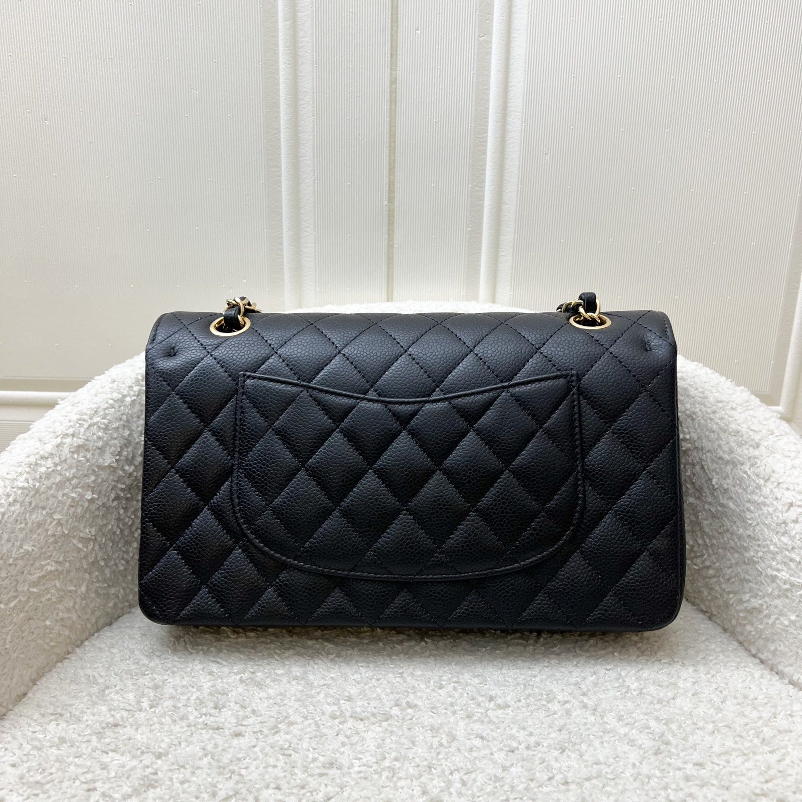 Chanel Medium Classic Flap Cf in Black Caviar and Ghw ( ) Handbag