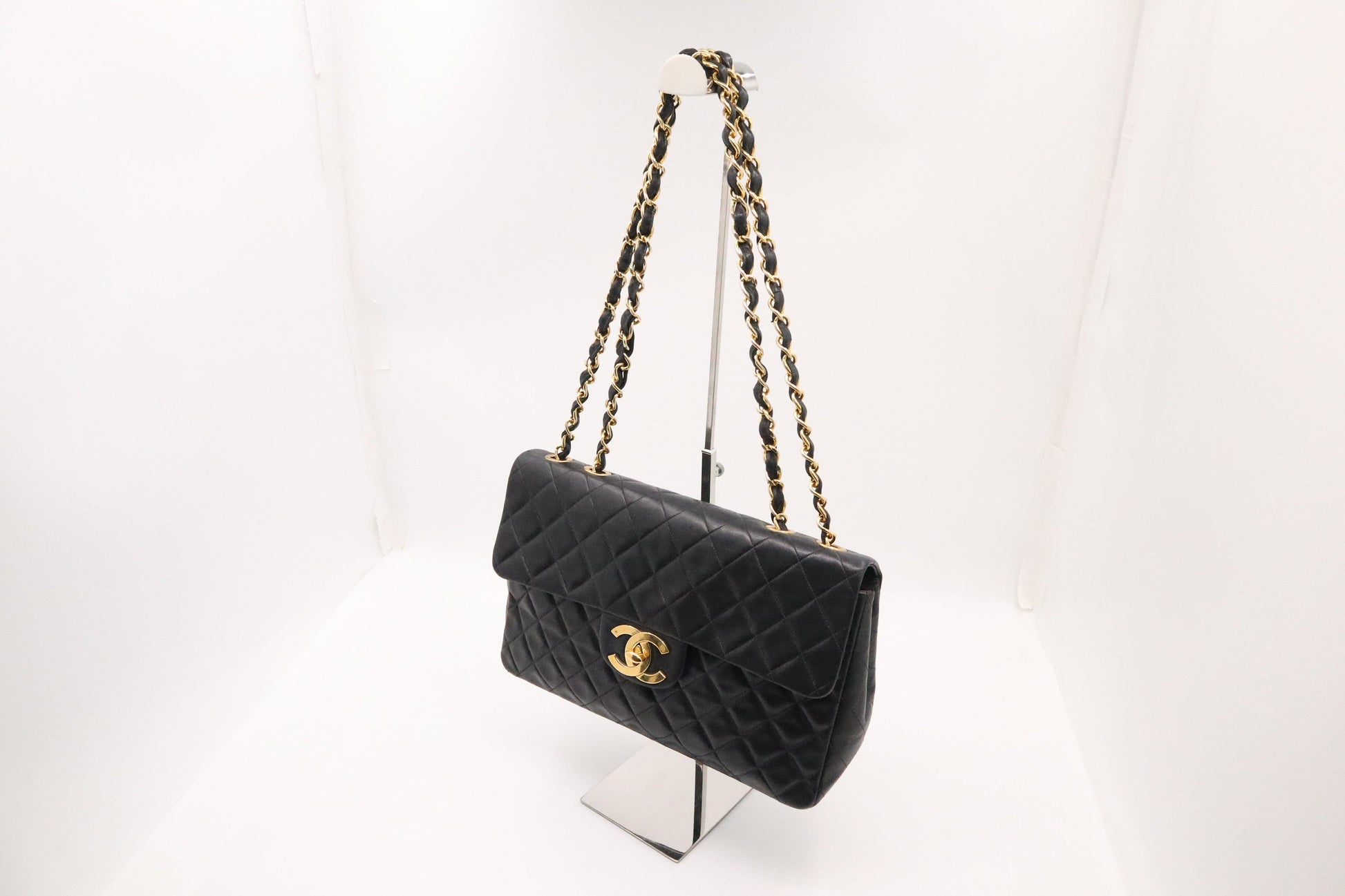 Chanel Maxi Flap MatelassÃ© Black Leather Handbag