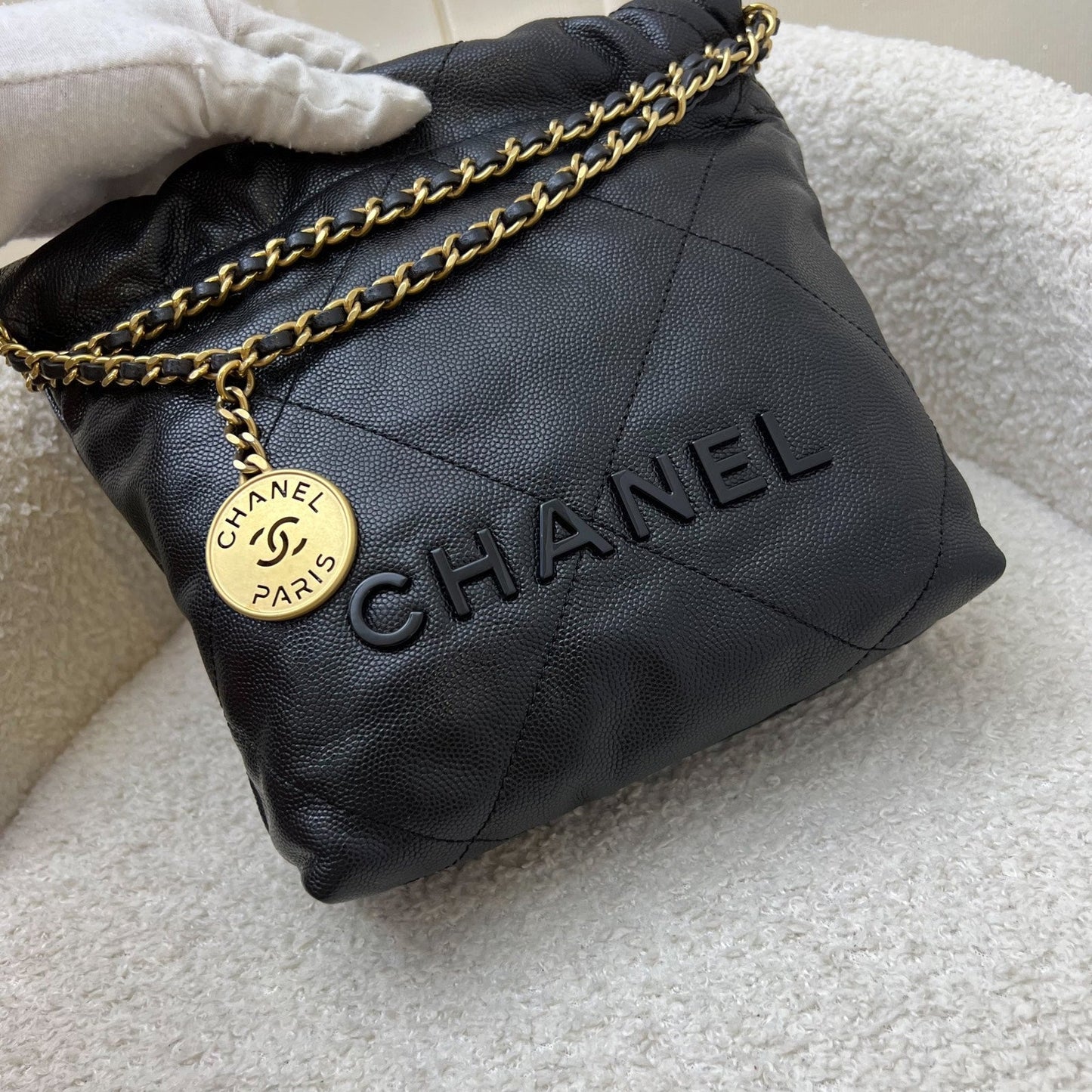 Chanel 22 Mini Hobo Handbag in Black Shiny Caviar and Aghw