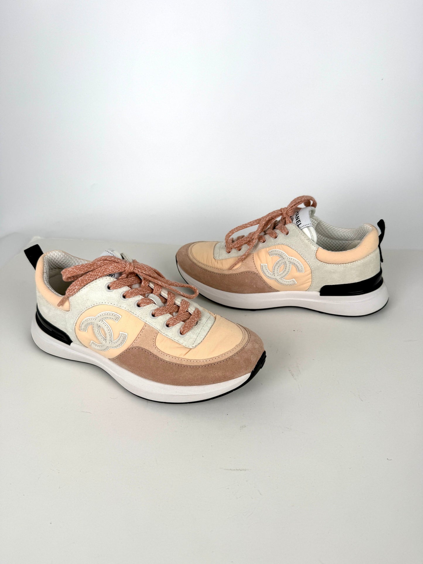 CHANEL CC Interlocking Multicolor Logo Light Beige, Gray 22P Sneakers 38, 7
