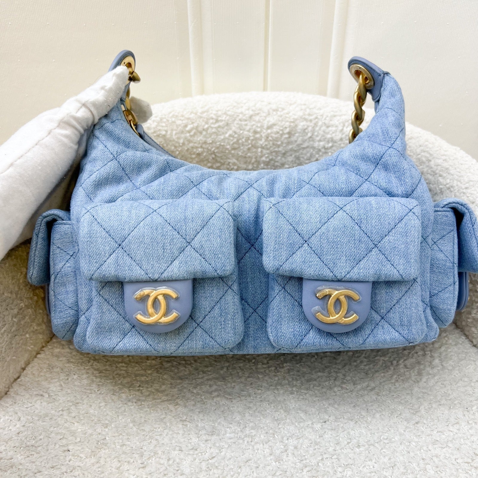 Chanel 25C Large Hobo Bag in Light Blue Washed Denim Fabric and Aghw ( )