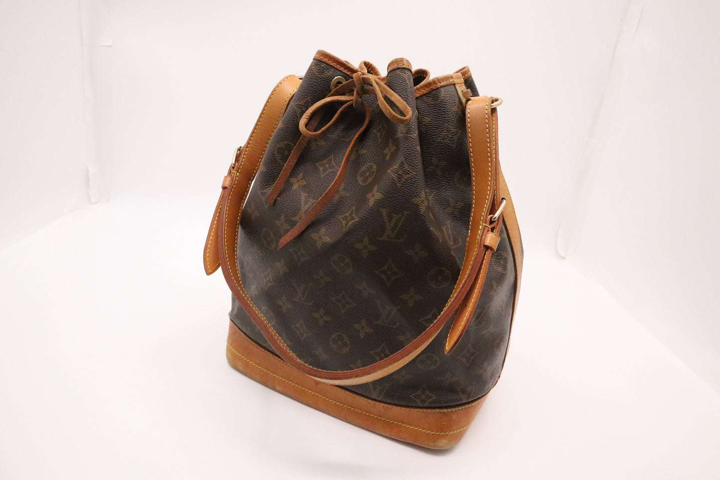Louis Vuitton Noe Monogram Canvas Handbag Canvas 1