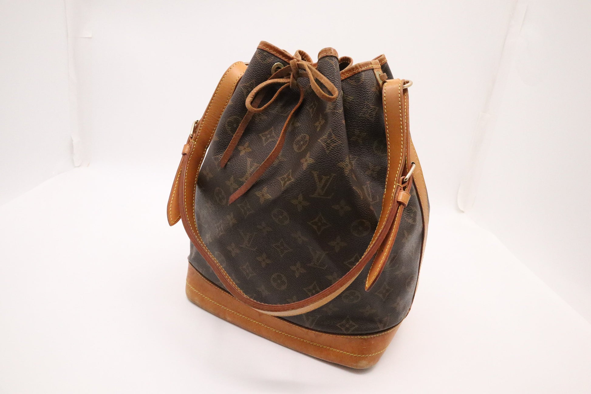 Louis Vuitton Noe Monogram Canvas Handbag Canvas 1