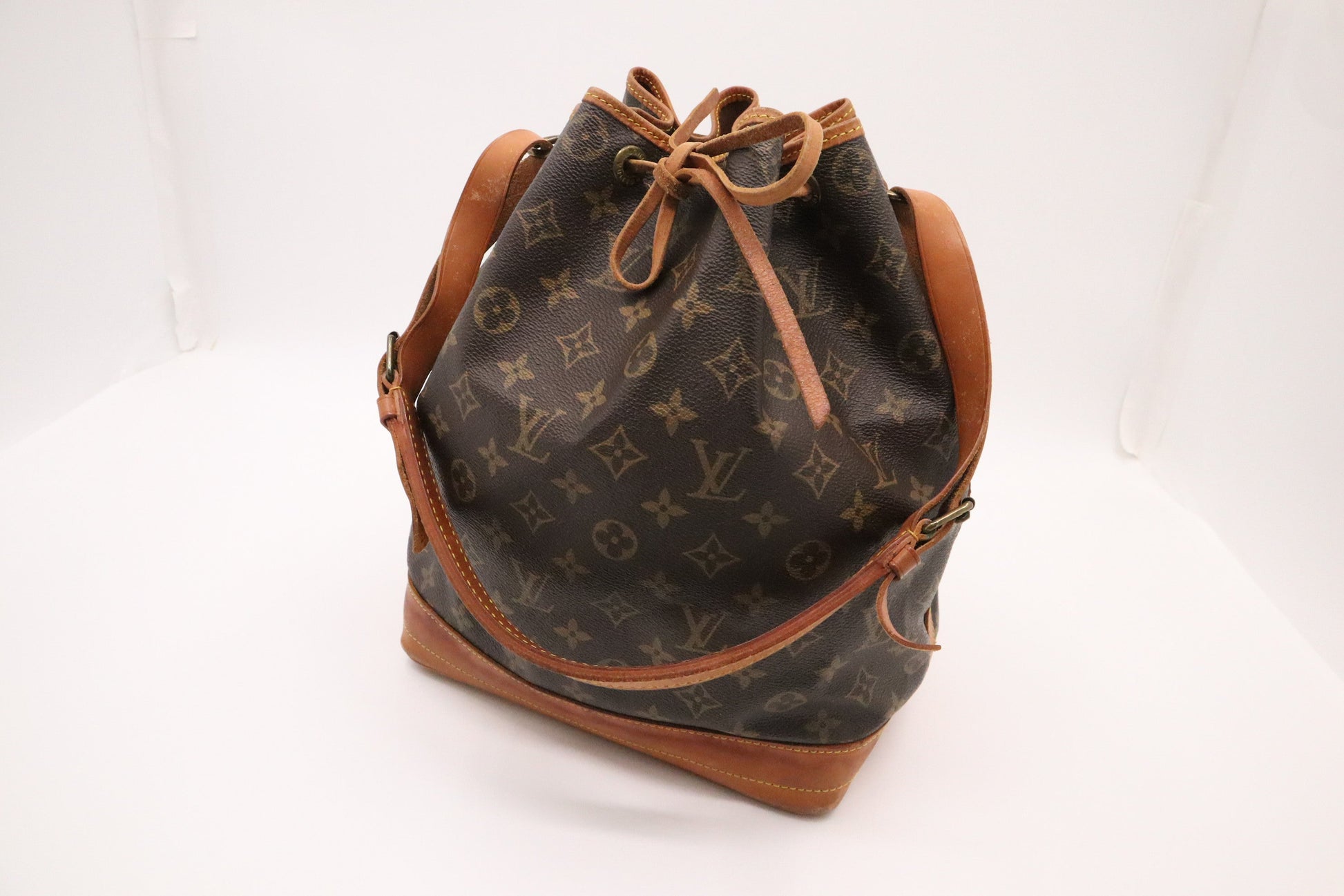 Louis Vuitton Noe Monogram Canvas Handbag Canvas 2