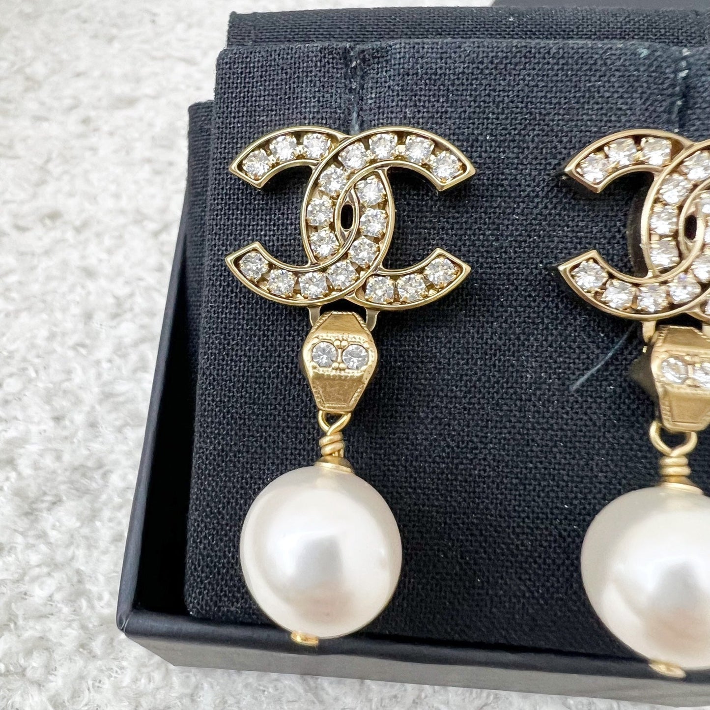 Chanel 18B Dangling Earrings with Crystals,pearl and Aghw