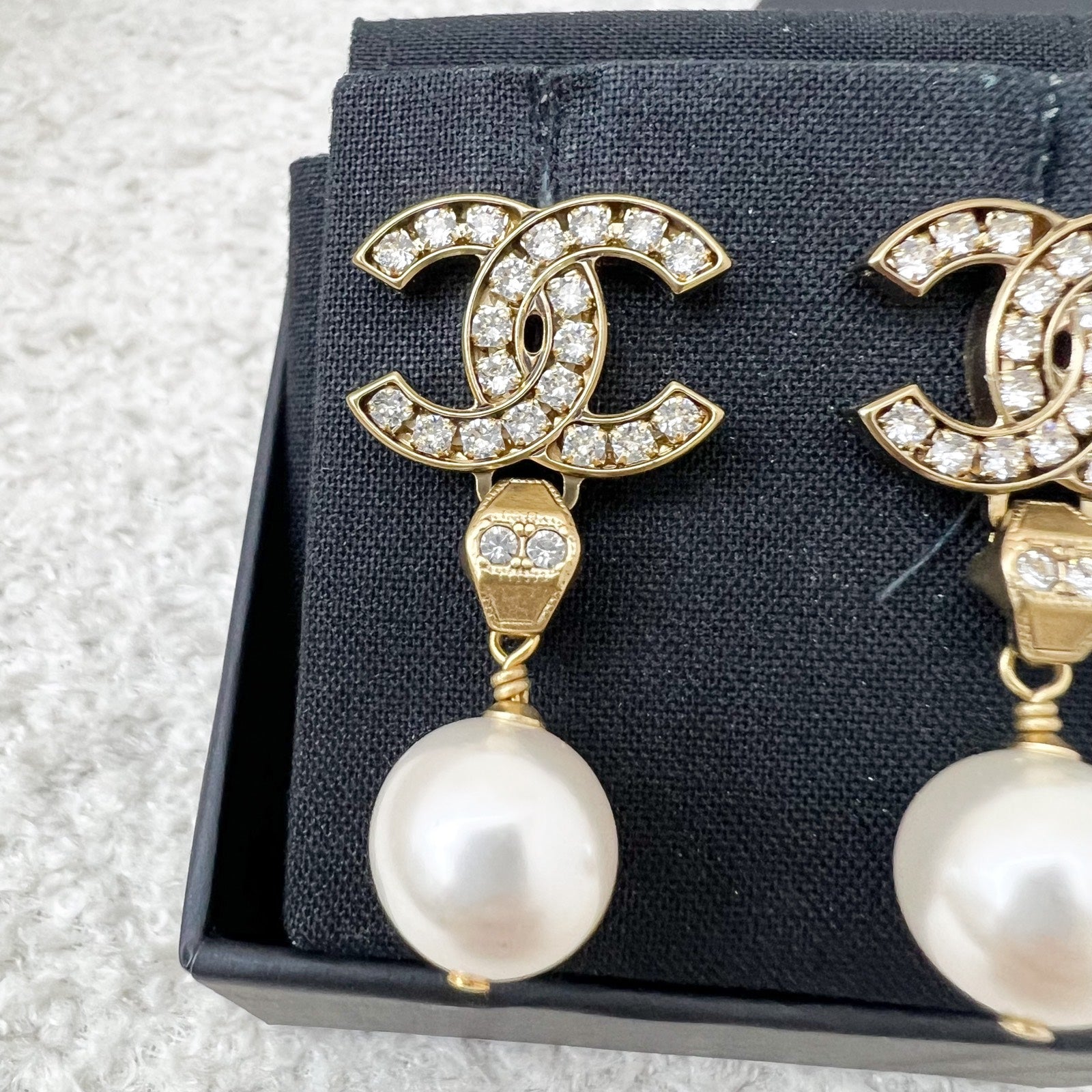Chanel 18B Dangling Earrings with Crystals,pearl and Aghw