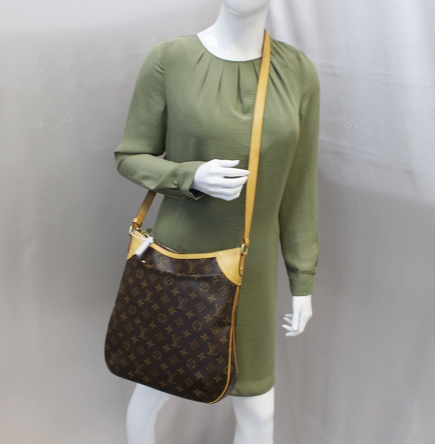 Louis Odeon Mm Shoulder Bag Canvas Monogram