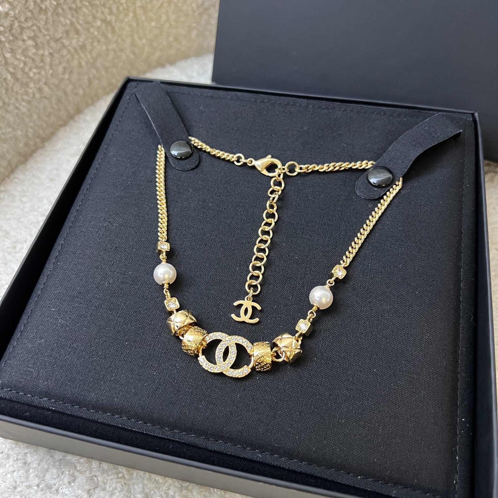Chanel 24P CC Logo Necklace / Choker with Diamantes and Pearls and Ghw (ABD012)