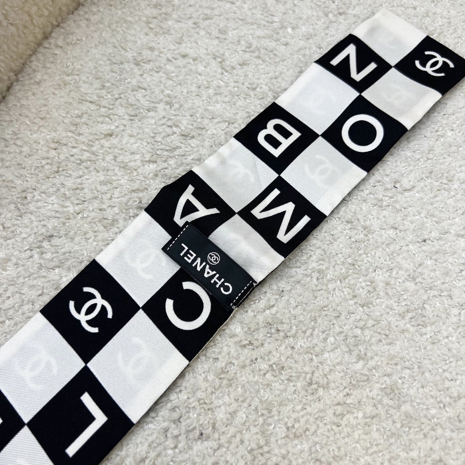 Chanel CC Logo Bandeau in Black and White 100% Silk ( ) Handbag