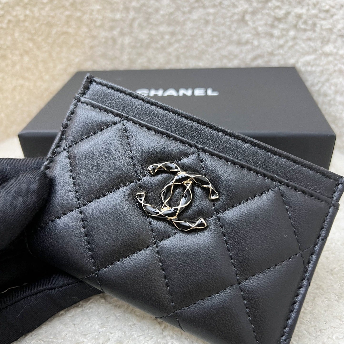 Chanel Seasonal Flat Card Holder in Black Lambskin ( ) for Women