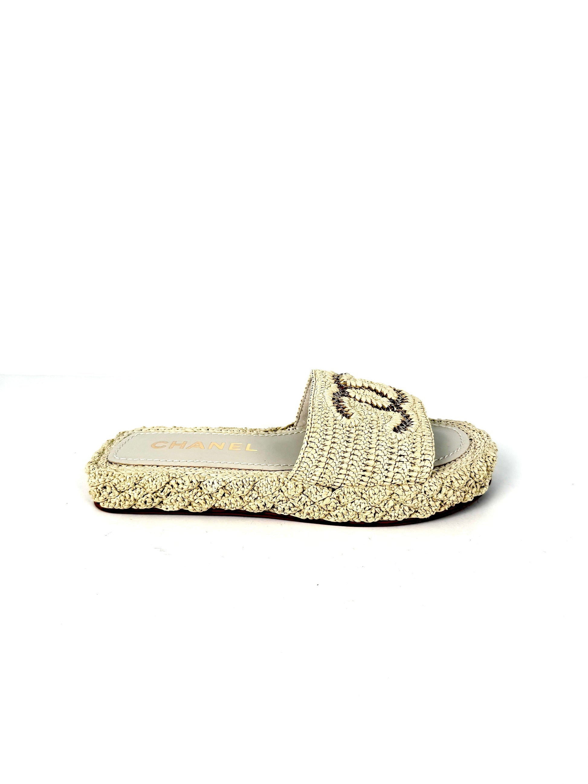 Chanel New Raffia CC Logo Neutral Slip on Espadrille Slide Sandals 38 7.5 for Women