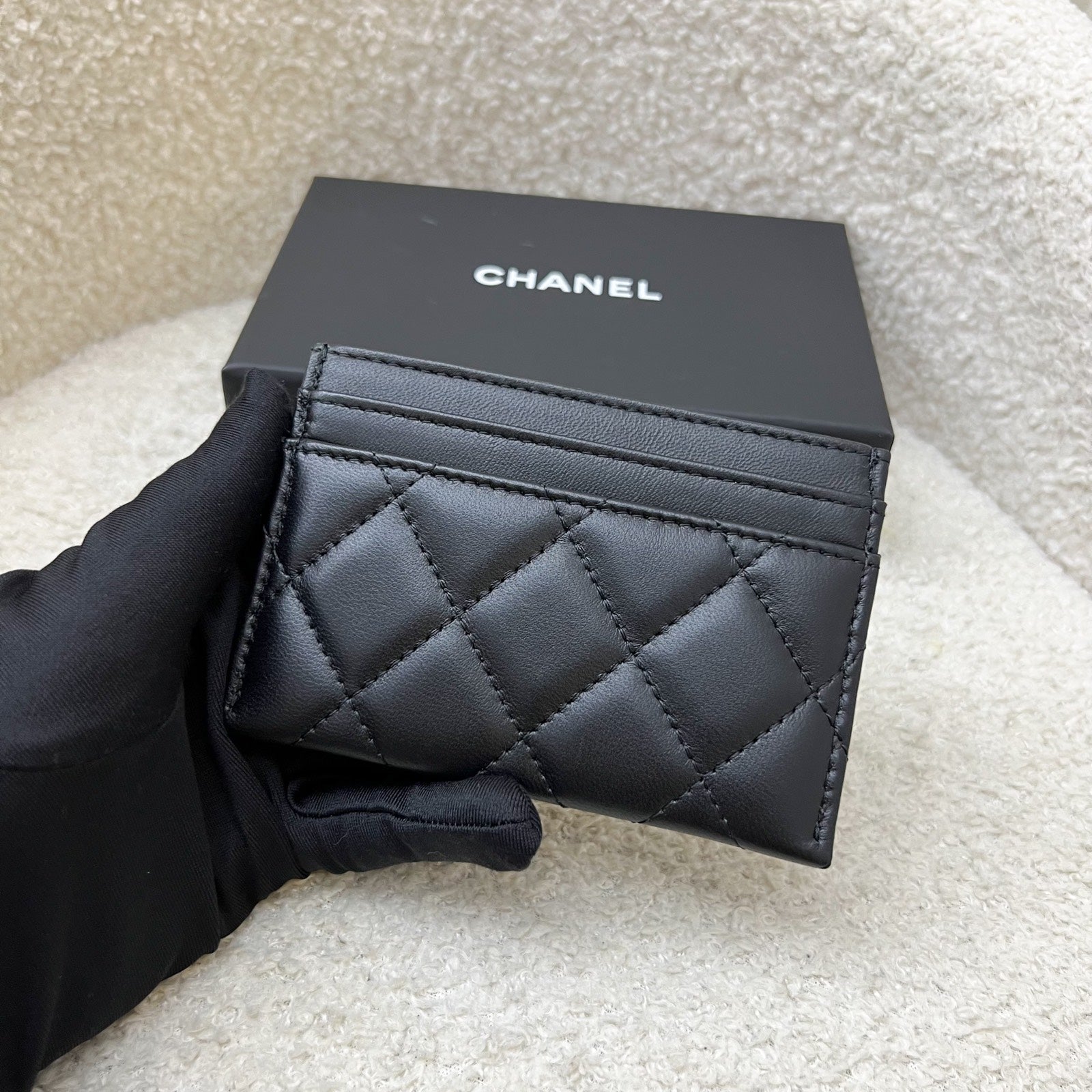 Chanel Seasonal Flat Card Holder in Black Lambskin ( ) for Women