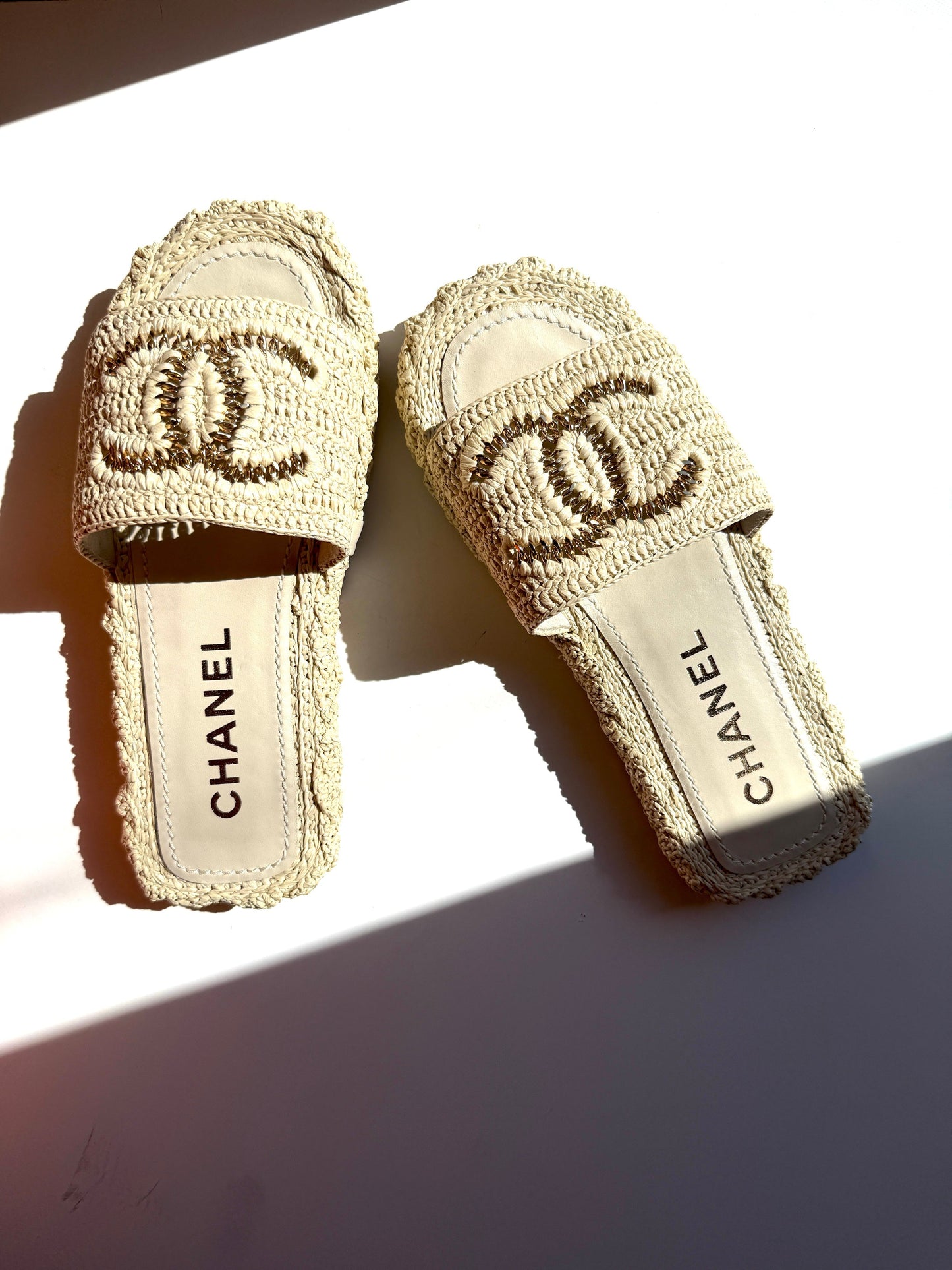 Chanel New Raffia CC Logo Neutral Slip on Espadrille Slide Sandals 38 7.5 for Women