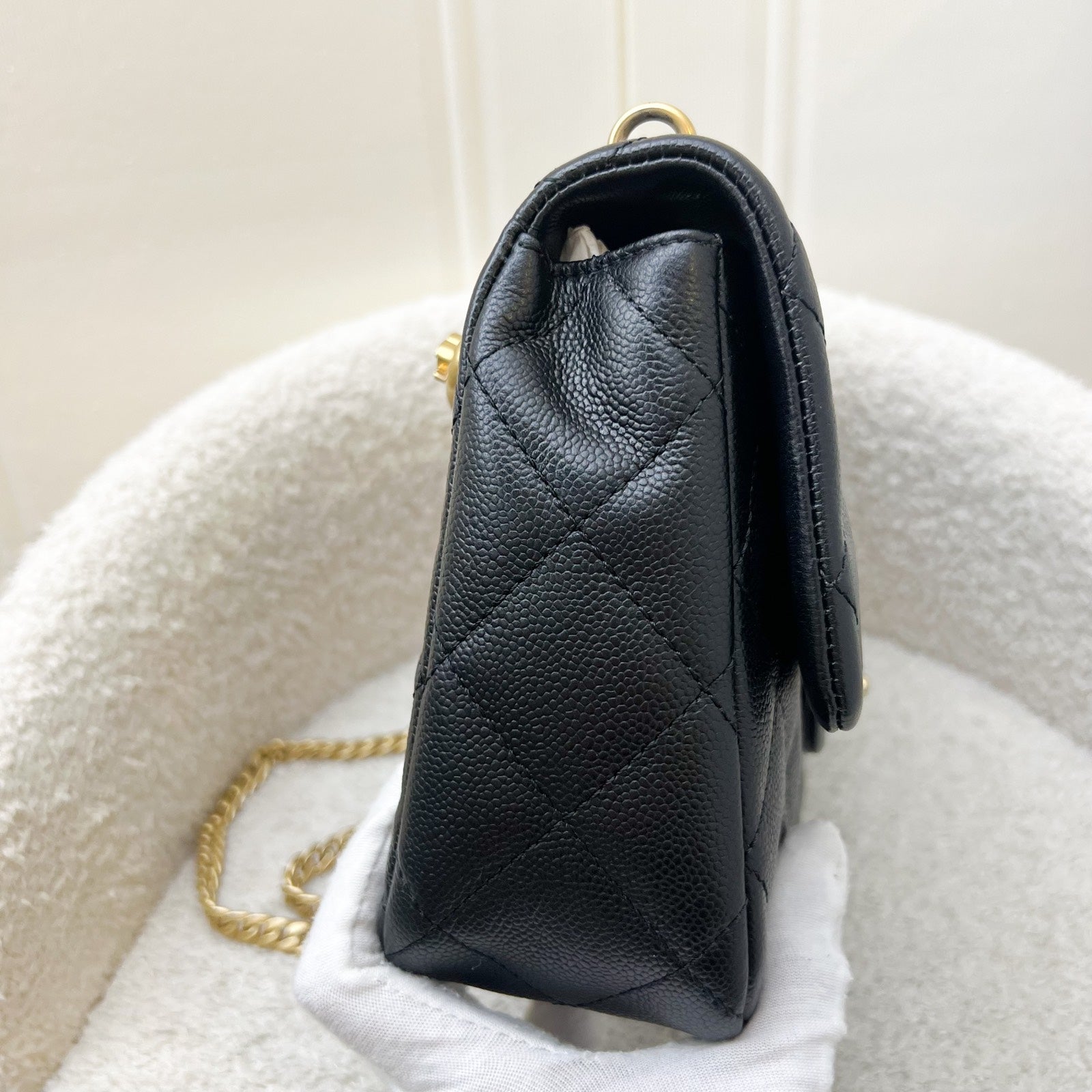 Chanel 23P / 24P Heart Adjustable Chain Small / Medium 24CM Flap Bag in Black Caviar Aghw ( )