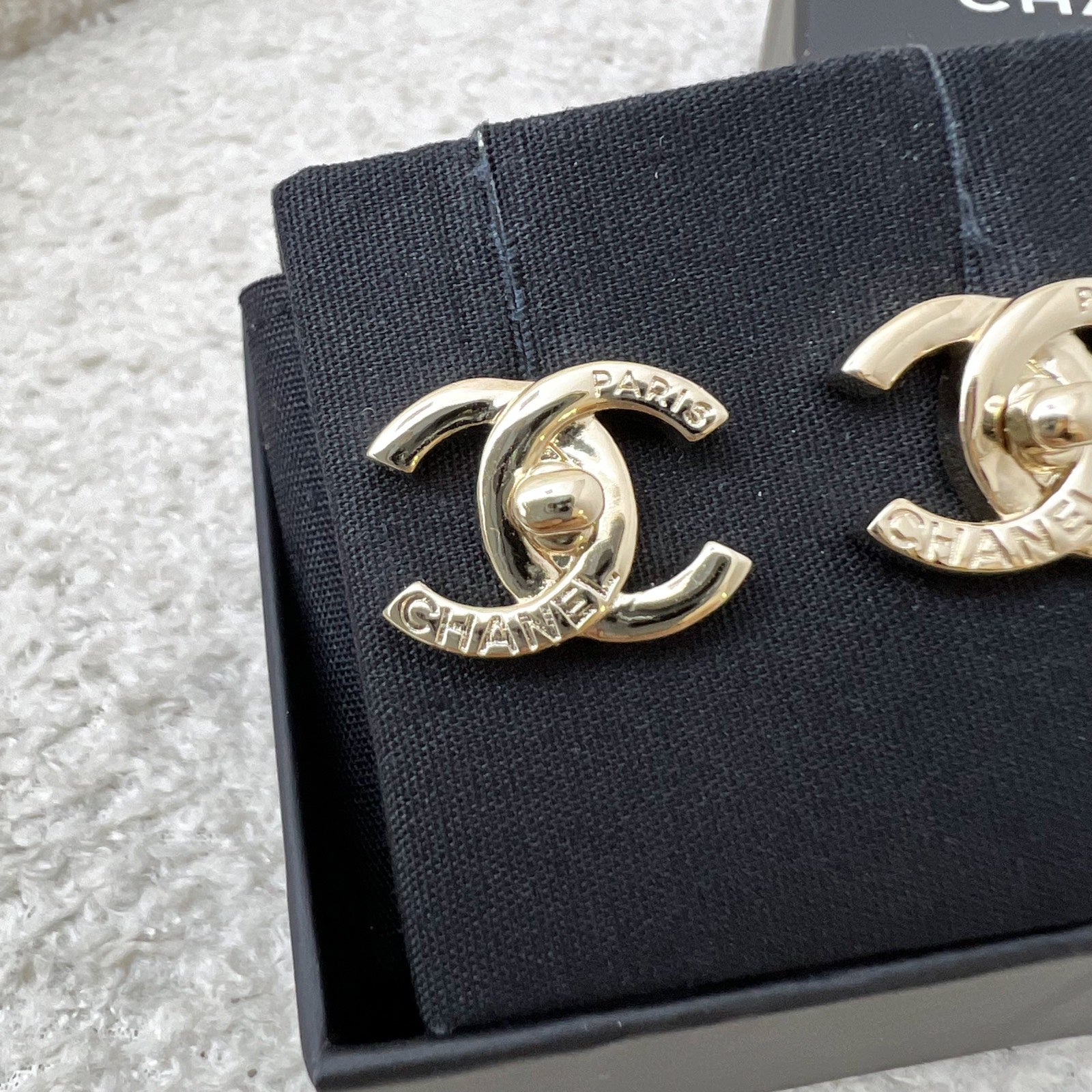 Chanel CC Turnlock Earrings in Lghw ( )