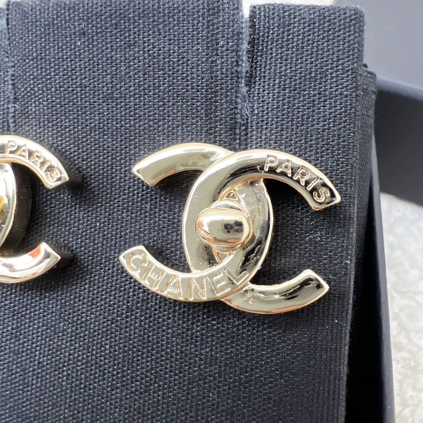 Chanel CC Turnlock Earrings in Lghw ( )
