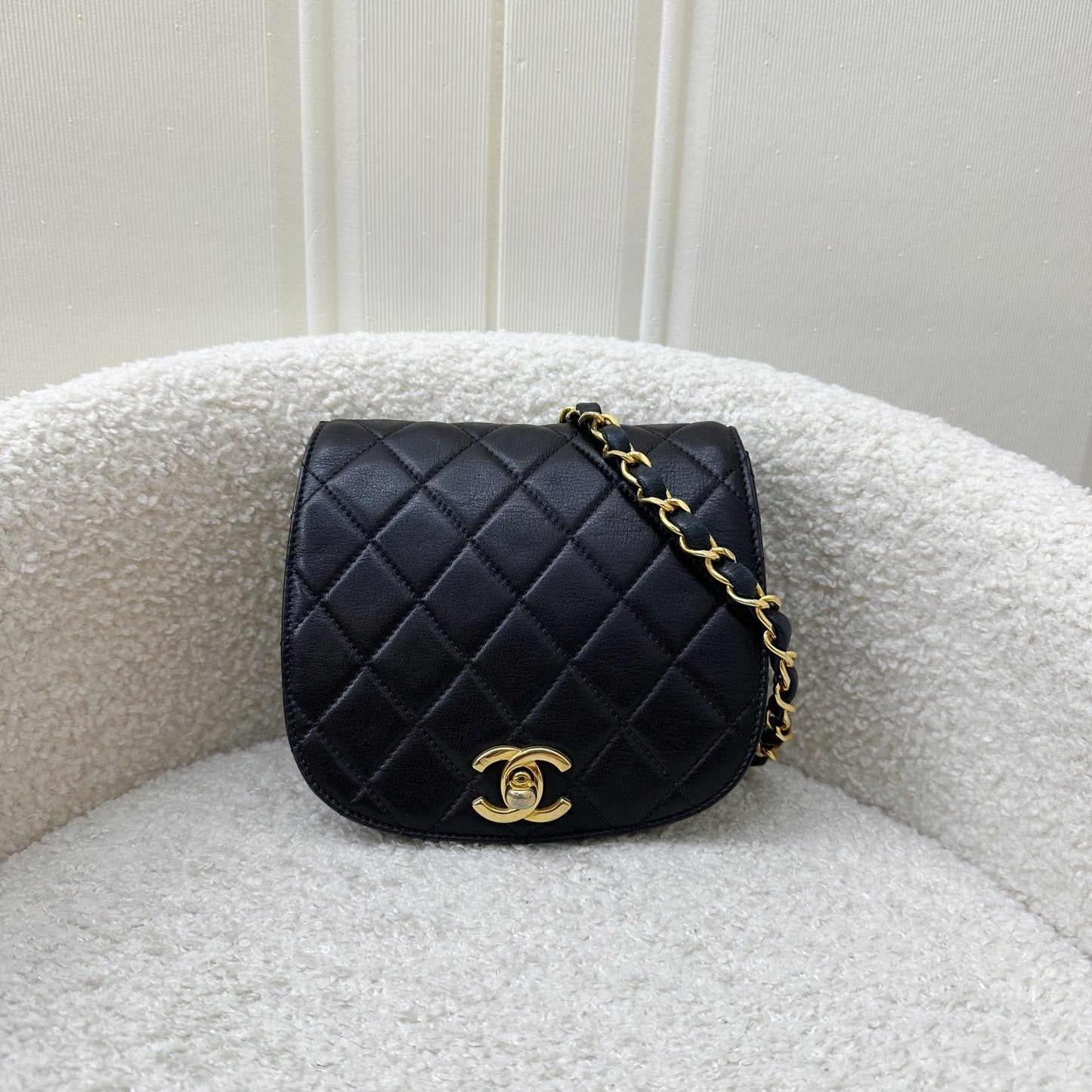 Chanel   Small Quilted Crossbody Bag in Black Lambskin GHW